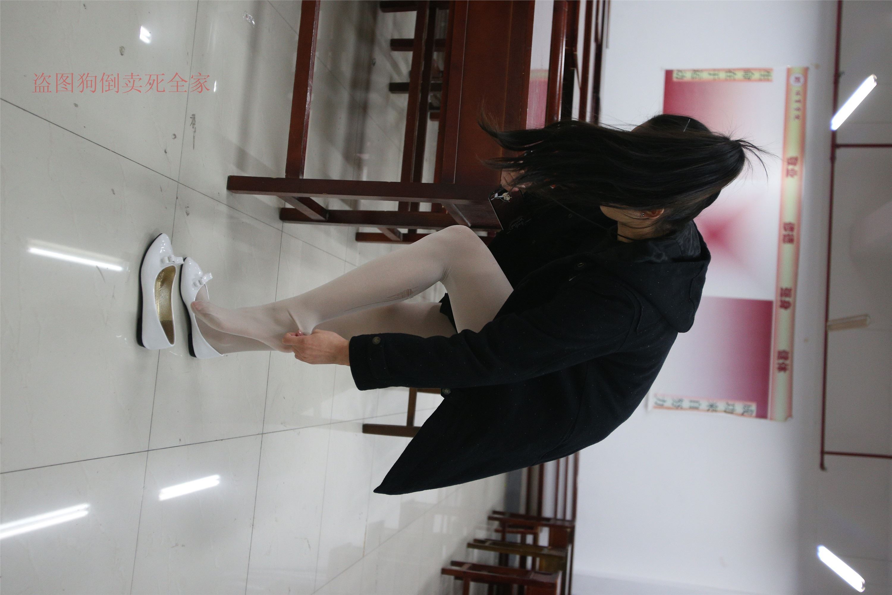 大西瓜美女图片 Z4-4 教室电梯白袜 336p1