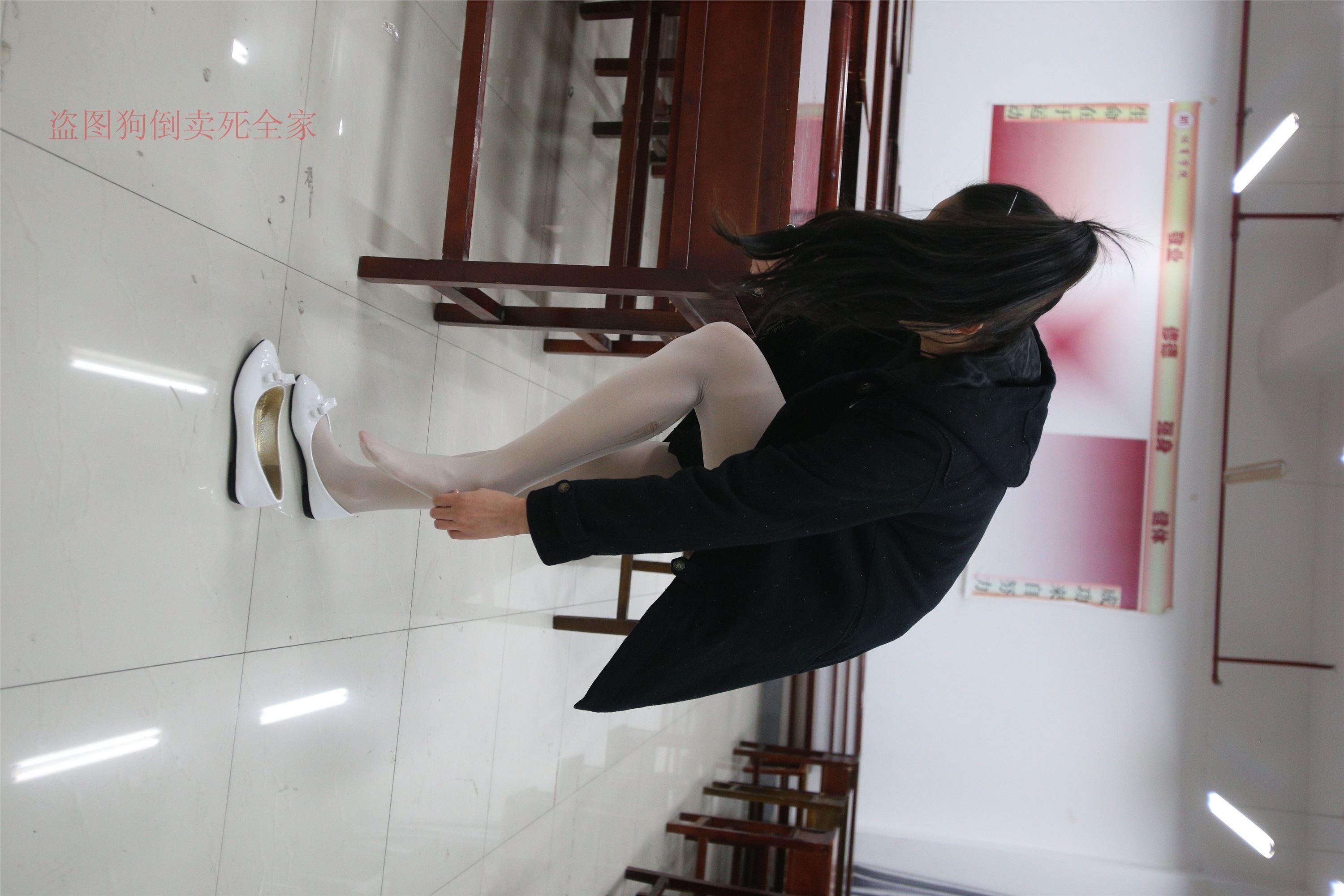 大西瓜美女图片 Z4-4 教室电梯白袜 336p1