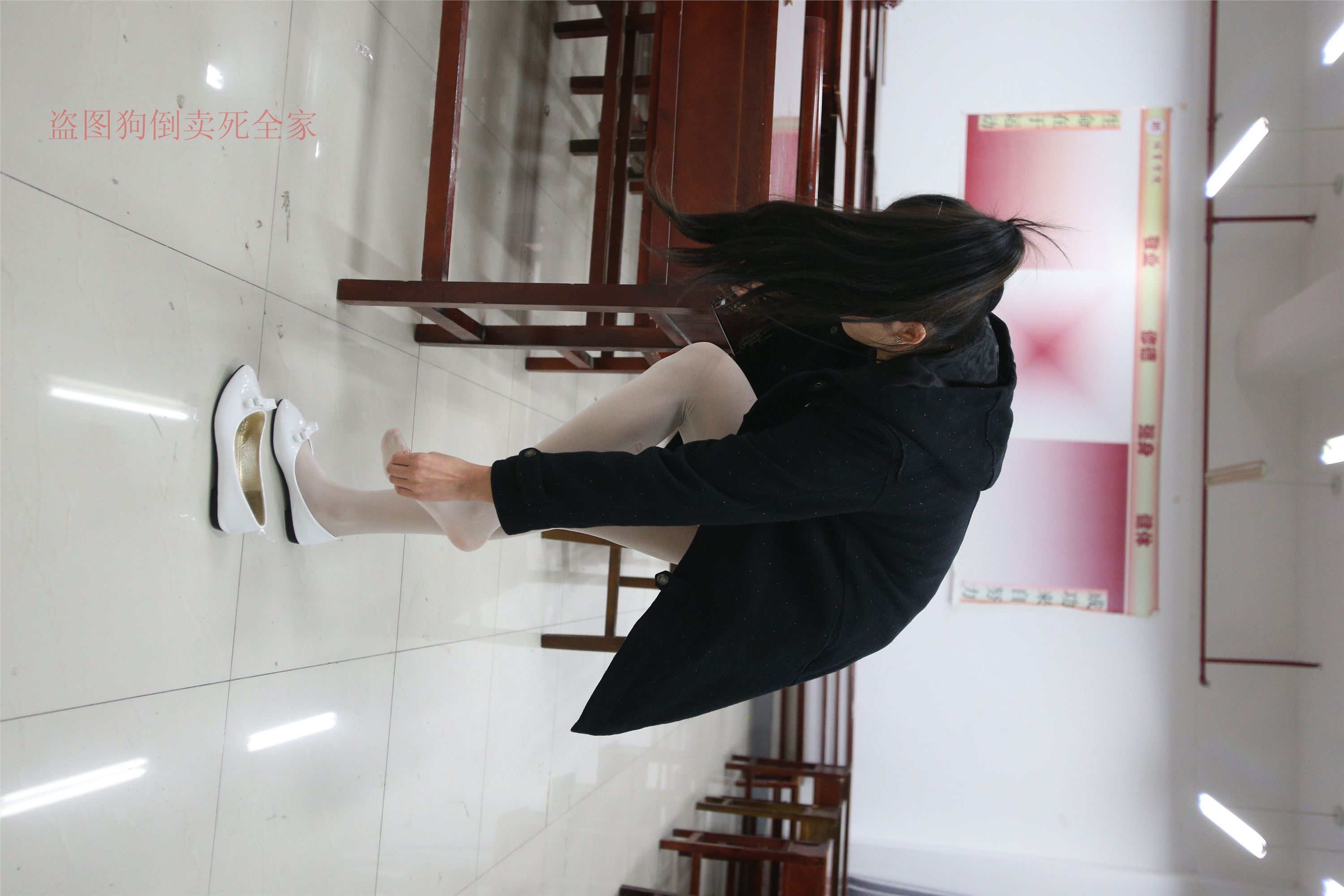 大西瓜美女图片 Z4-4 教室电梯白袜 336p1