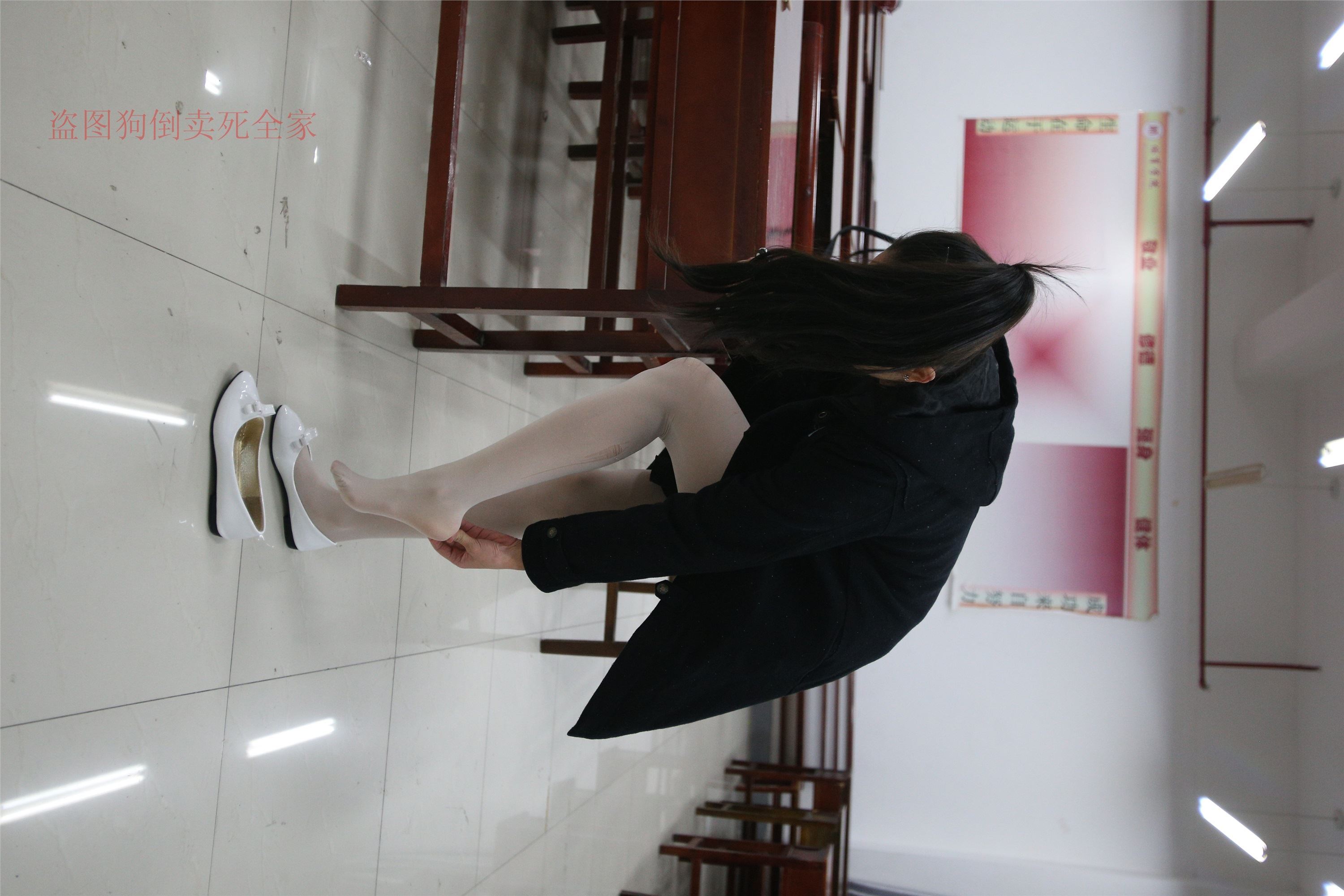 大西瓜美女图片 Z4-4 教室电梯白袜 336p1