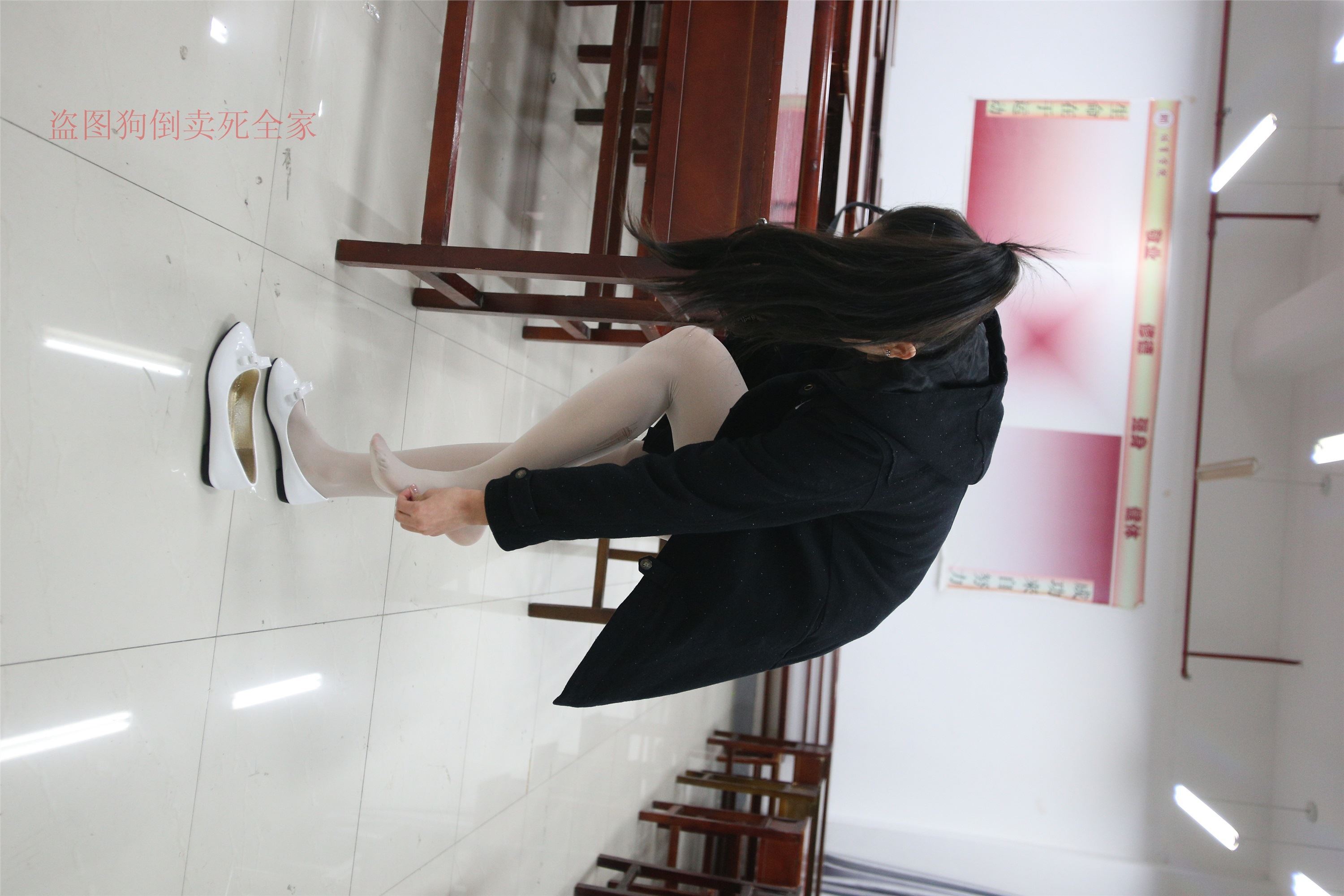 大西瓜美女图片 Z4-4 教室电梯白袜 336p1