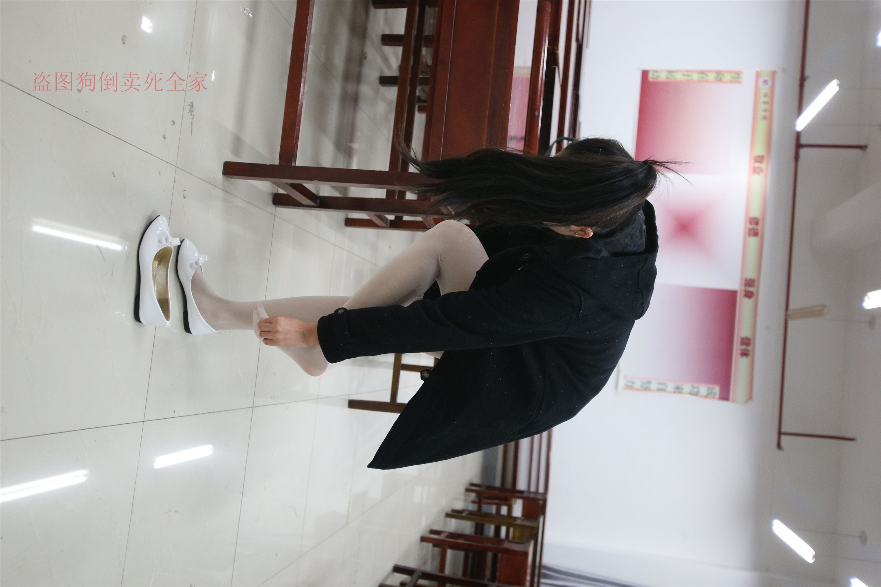 大西瓜美女图片 Z4-4 教室电梯白袜 336p1