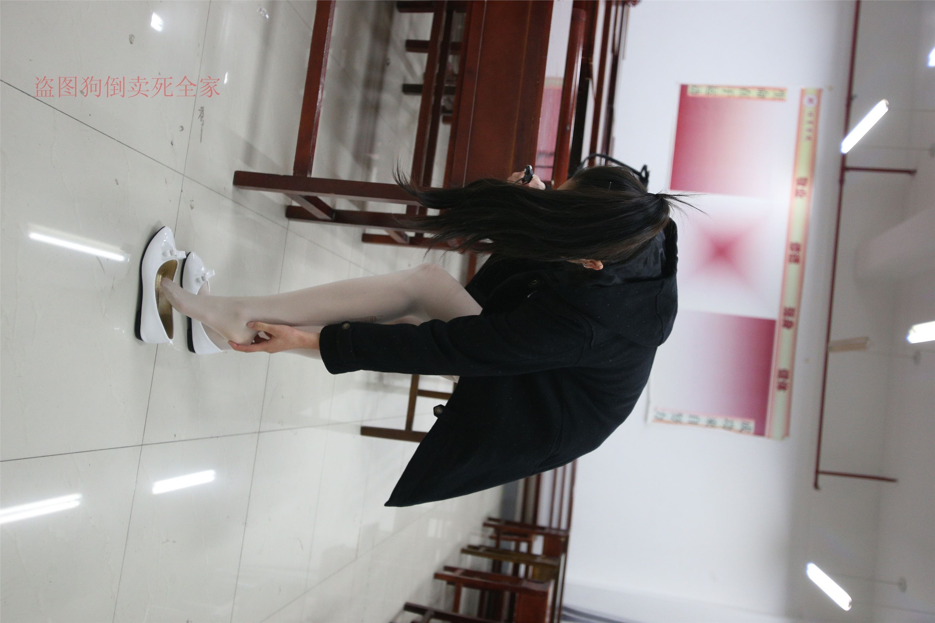 大西瓜美女图片 Z4-4 教室电梯白袜 336p1