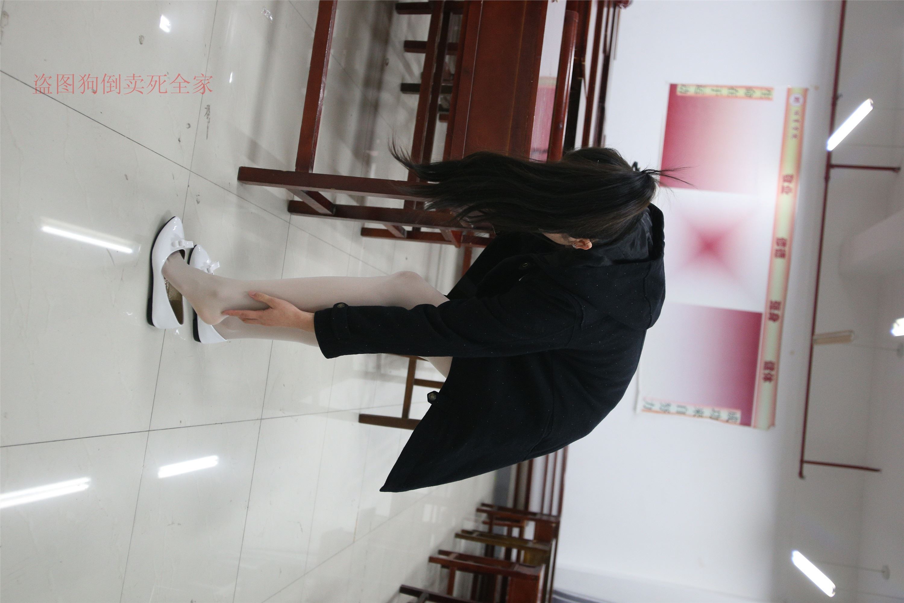 大西瓜美女图片 Z4-4 教室电梯白袜 336p1