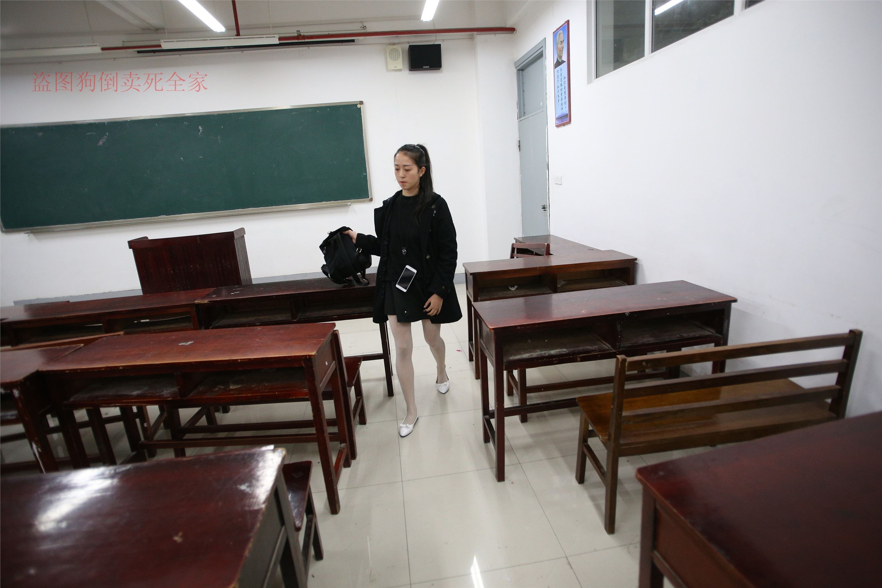 大西瓜美女图片 Z4-4 教室电梯白袜 336p1