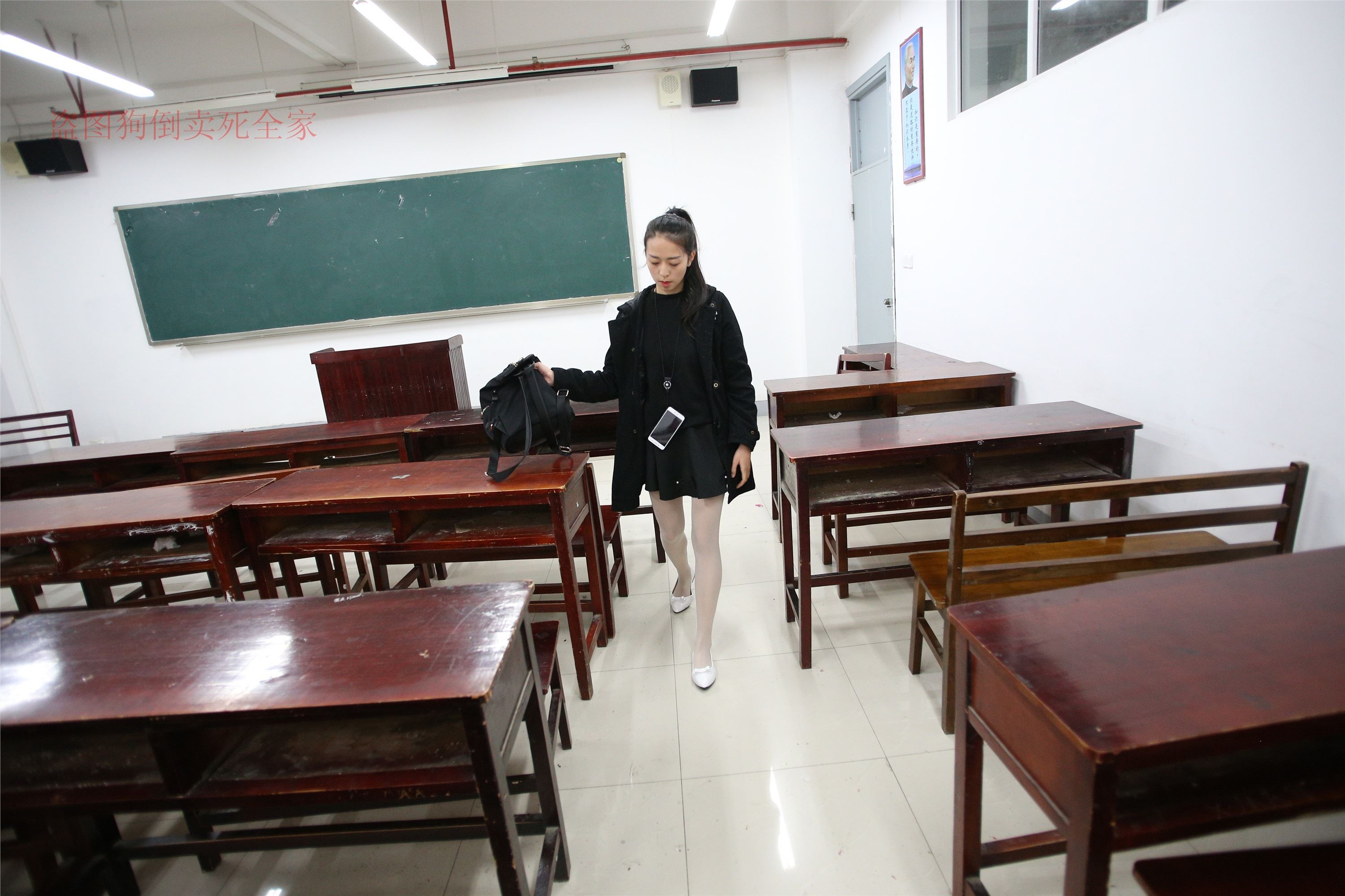 大西瓜美女图片 Z4-4 教室电梯白袜 336p1