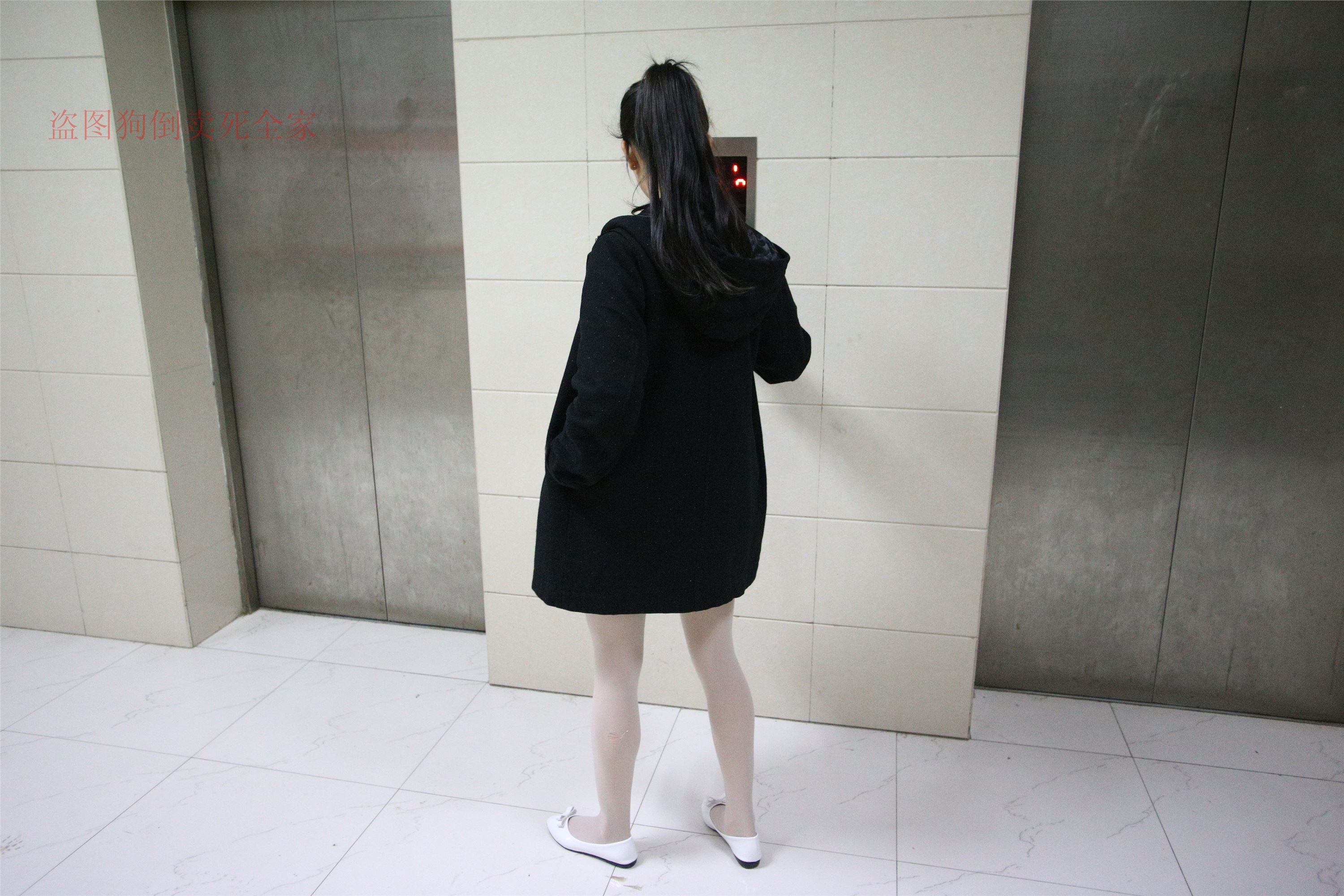 大西瓜美女图片 Z4-4 教室电梯白袜 336p1