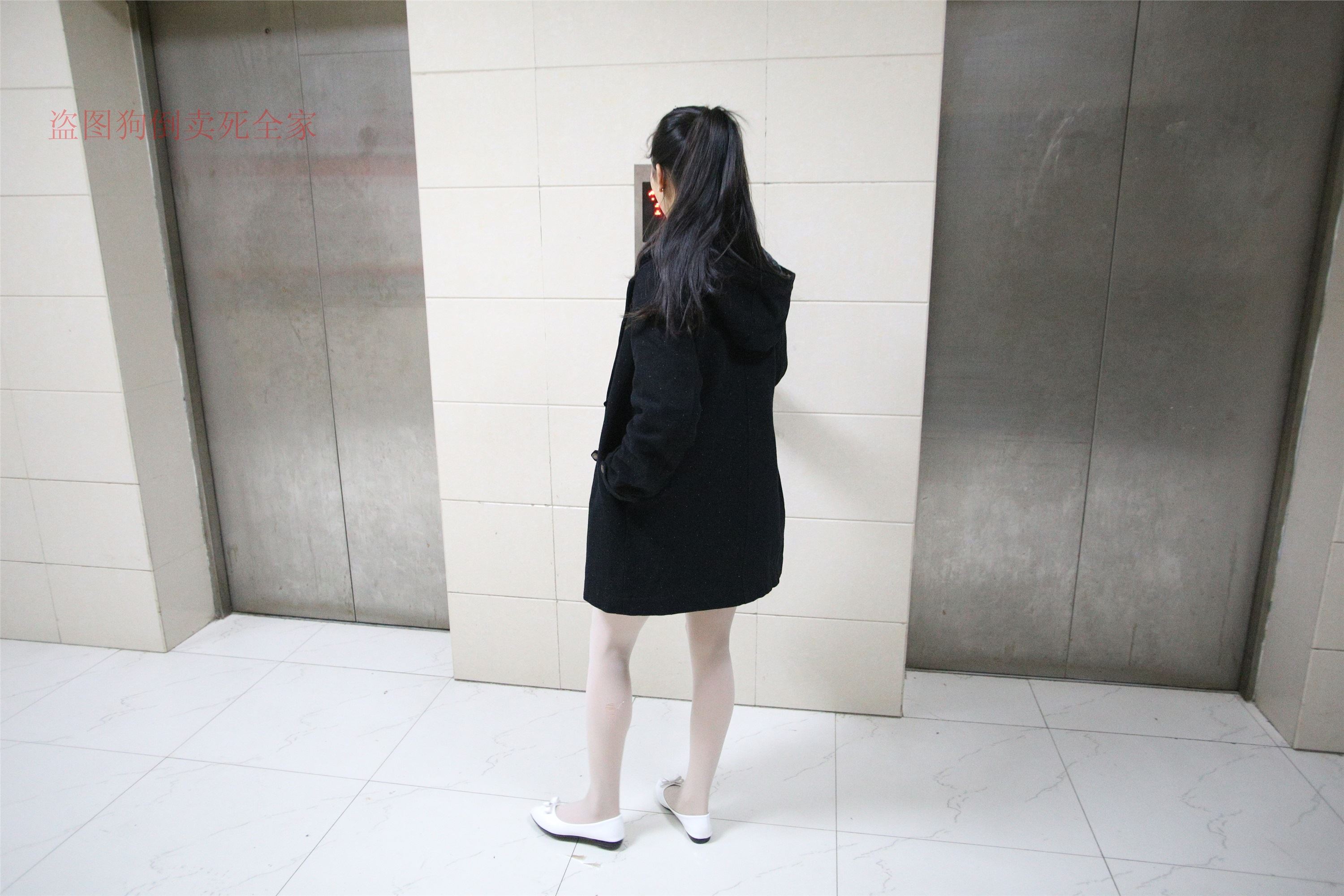 大西瓜美女图片 Z4-4 教室电梯白袜 336p1