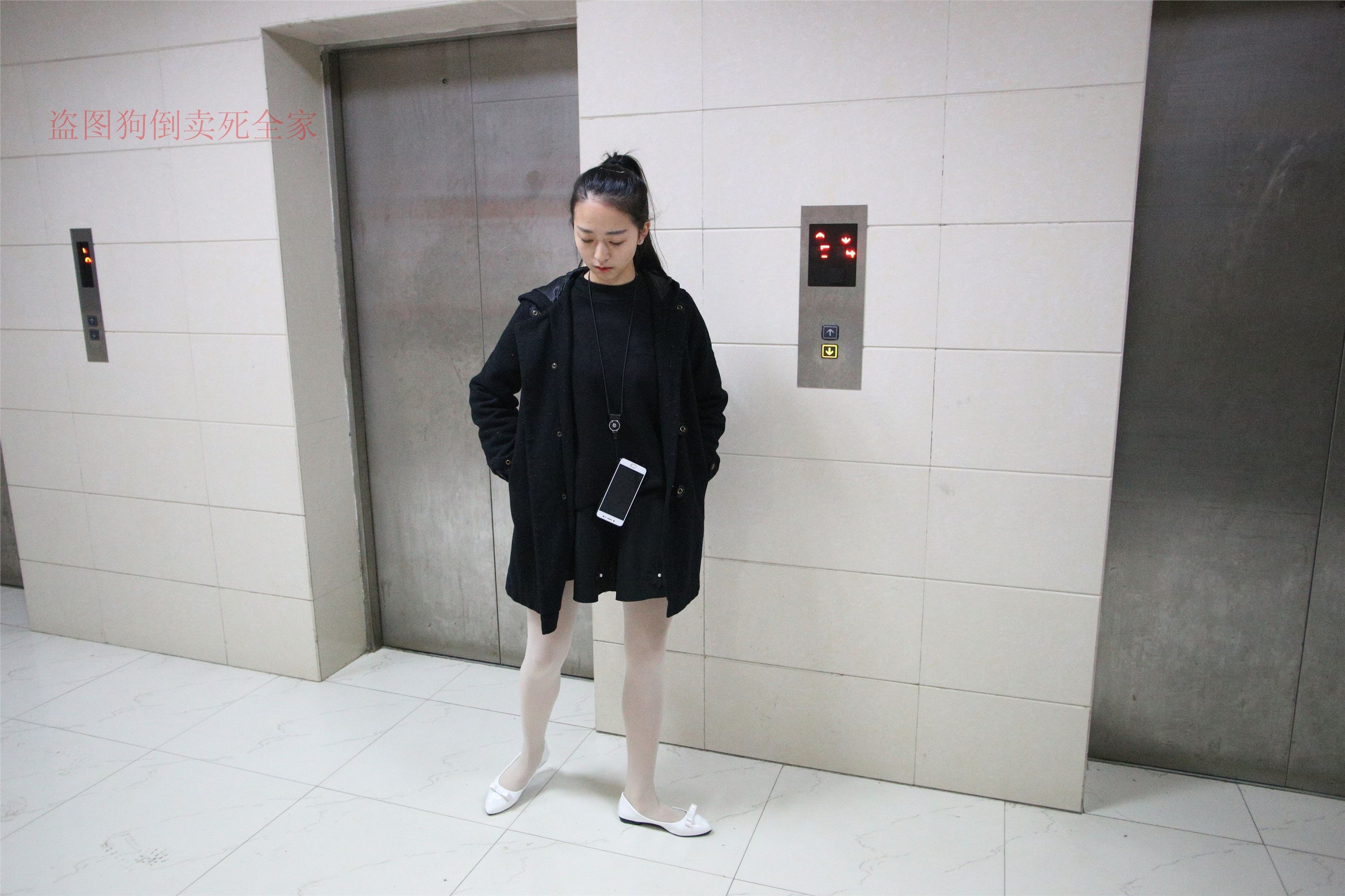 大西瓜美女图片 Z4-4 教室电梯白袜 336p1