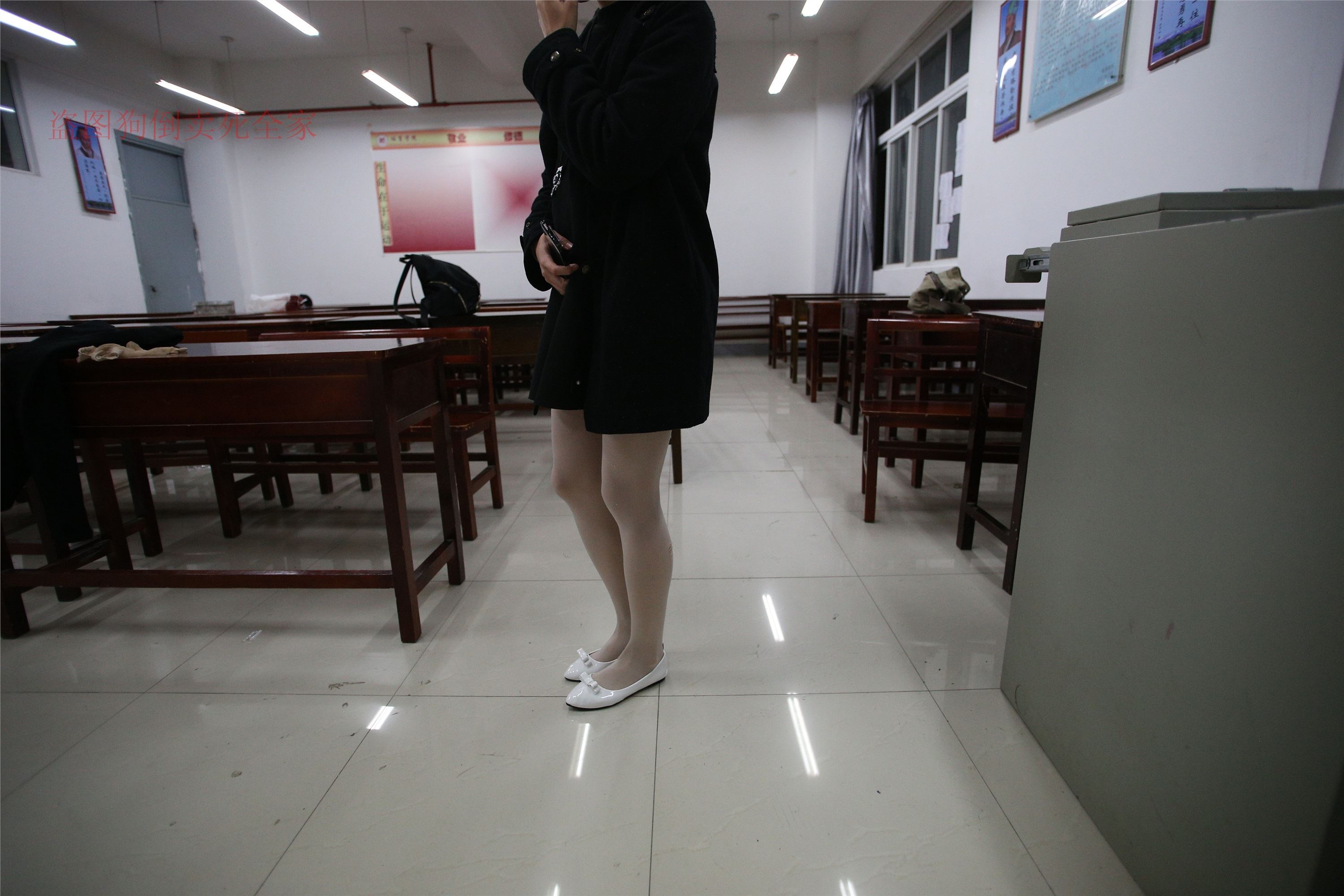大西瓜美女图片 Z4-4 教室电梯白袜 336p1