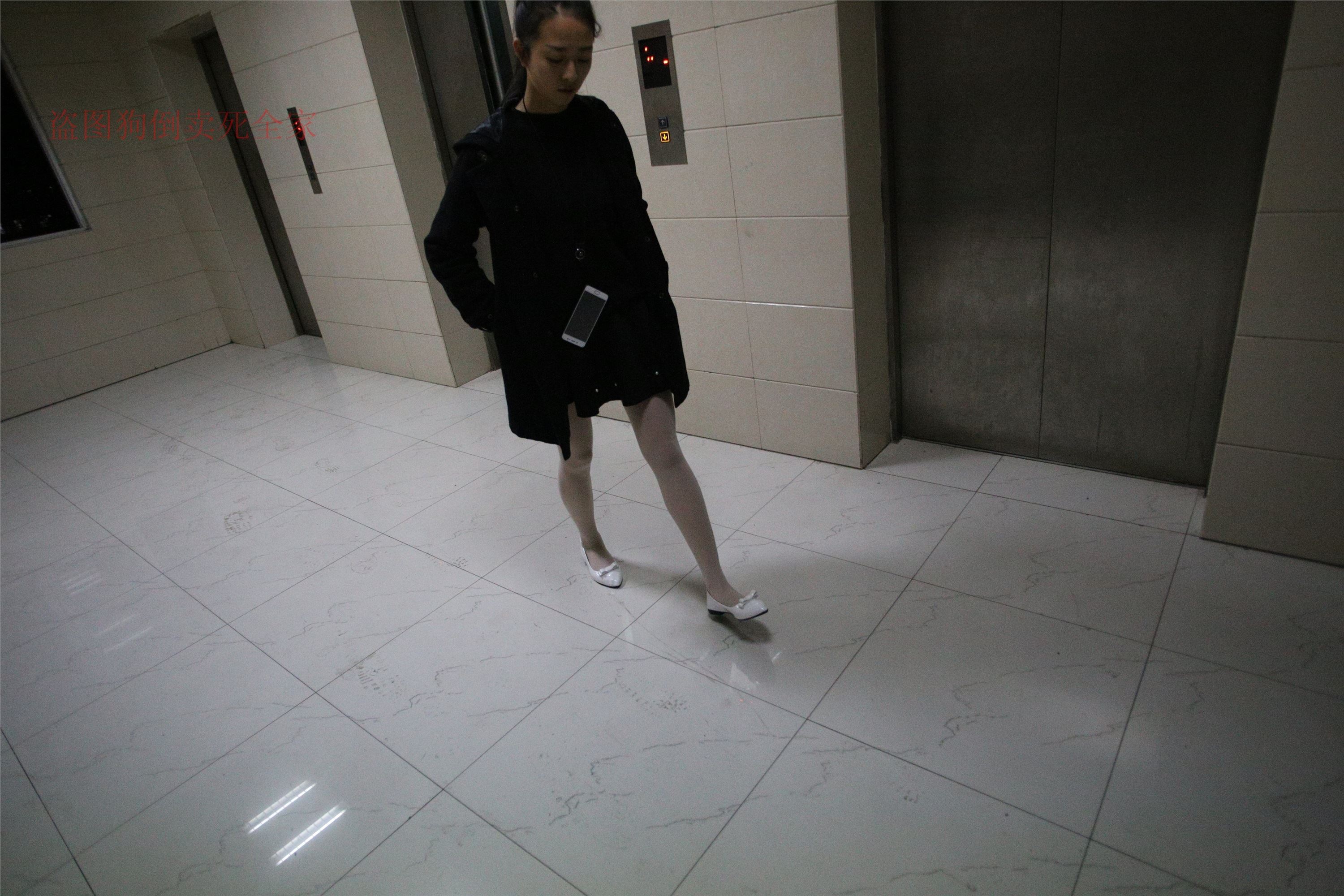 大西瓜美女图片 Z4-4 教室电梯白袜 336p1