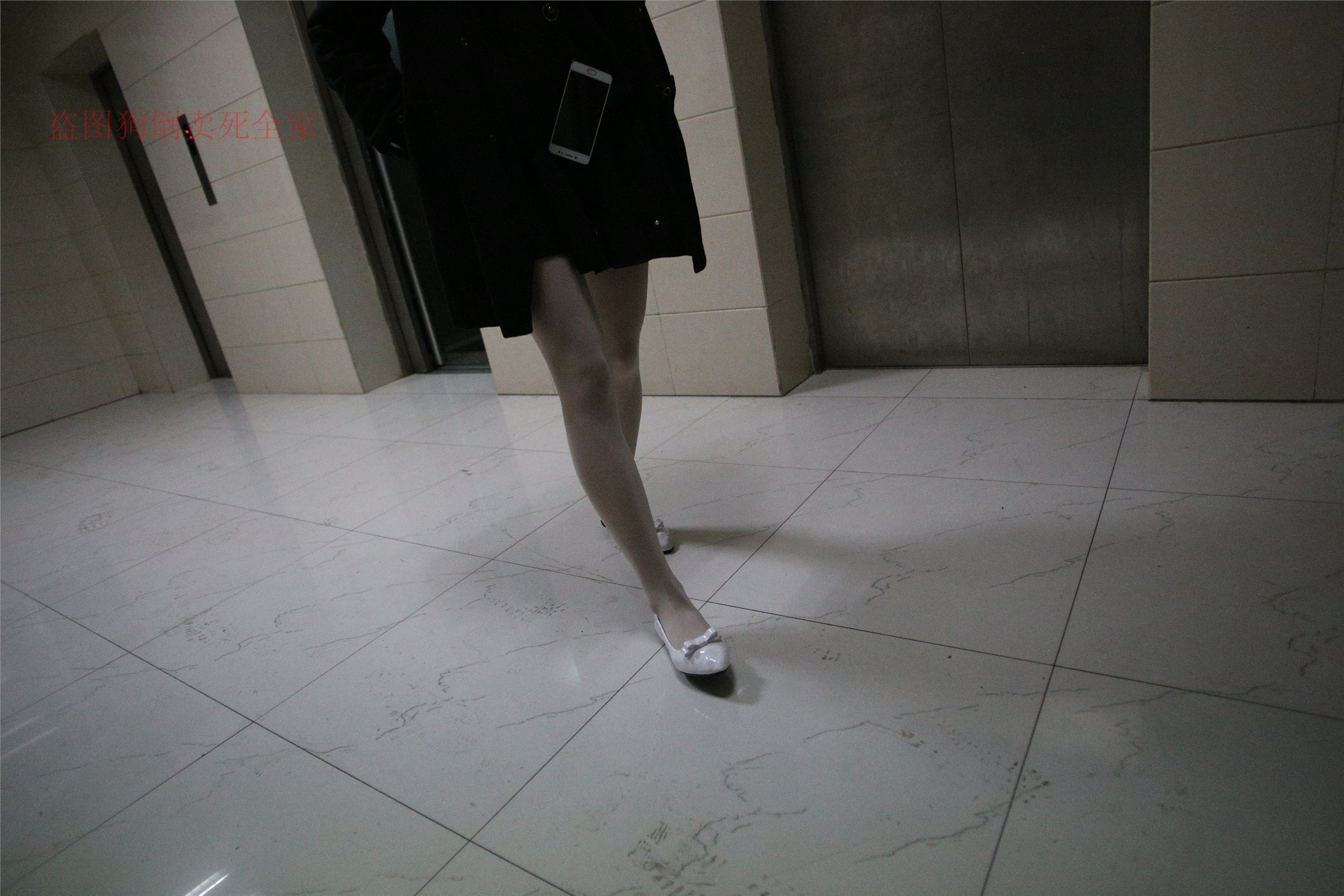 大西瓜美女图片 Z4-4 教室电梯白袜 336p1