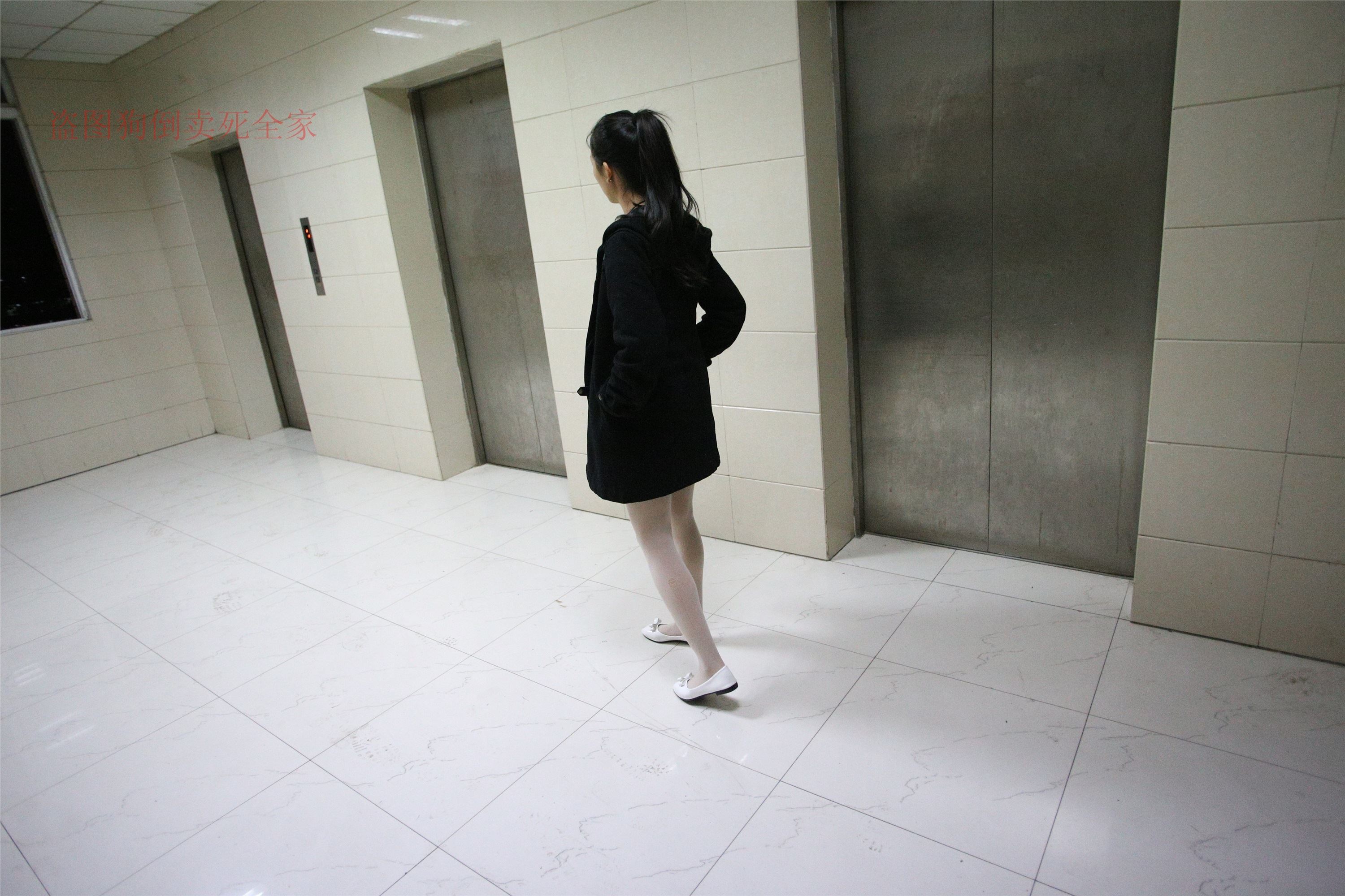大西瓜美女图片 Z4-4 教室电梯白袜 336p1