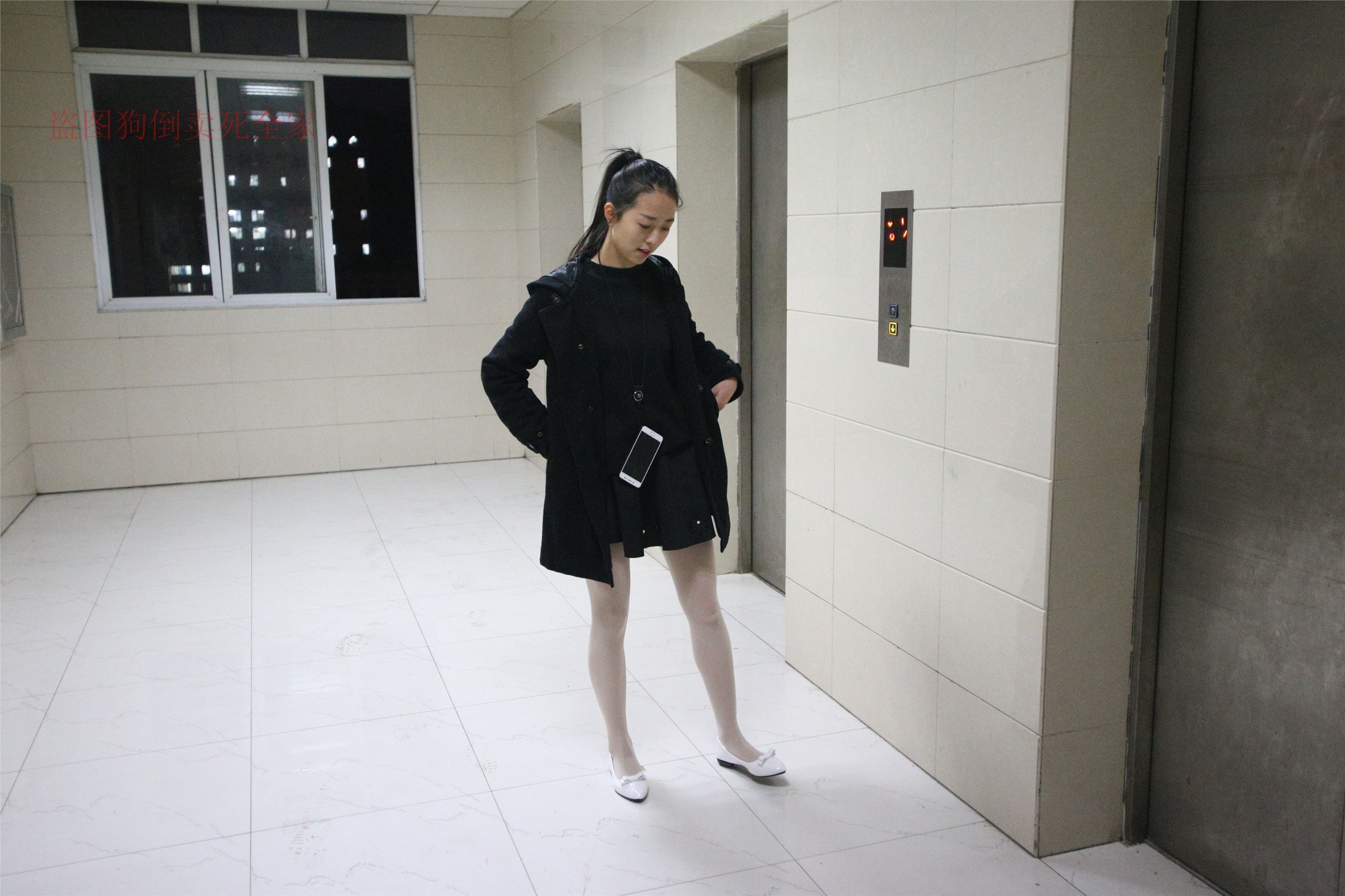 大西瓜美女图片 Z4-4 教室电梯白袜 336p1