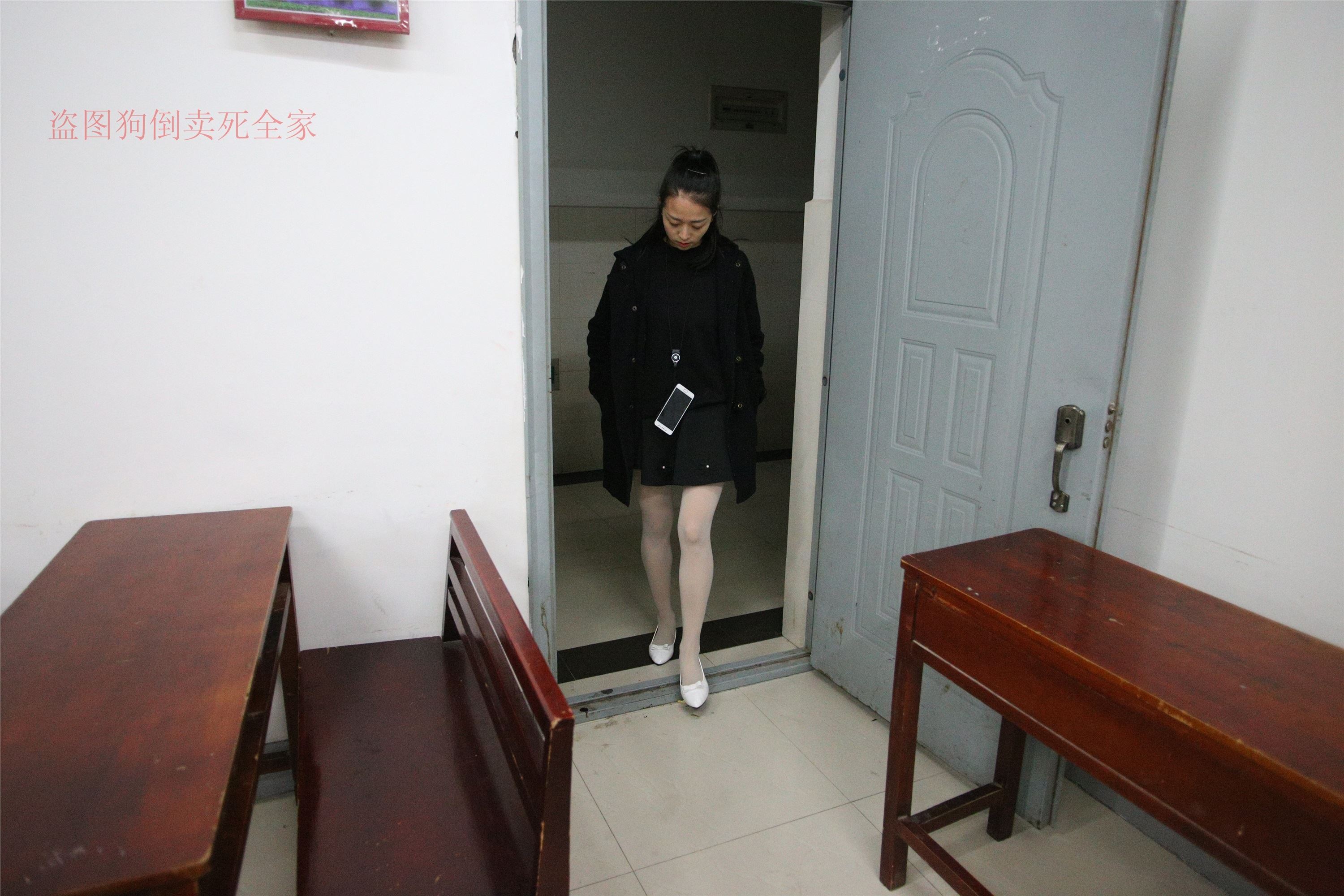 大西瓜美女图片 Z4-4 教室电梯白袜 336p1