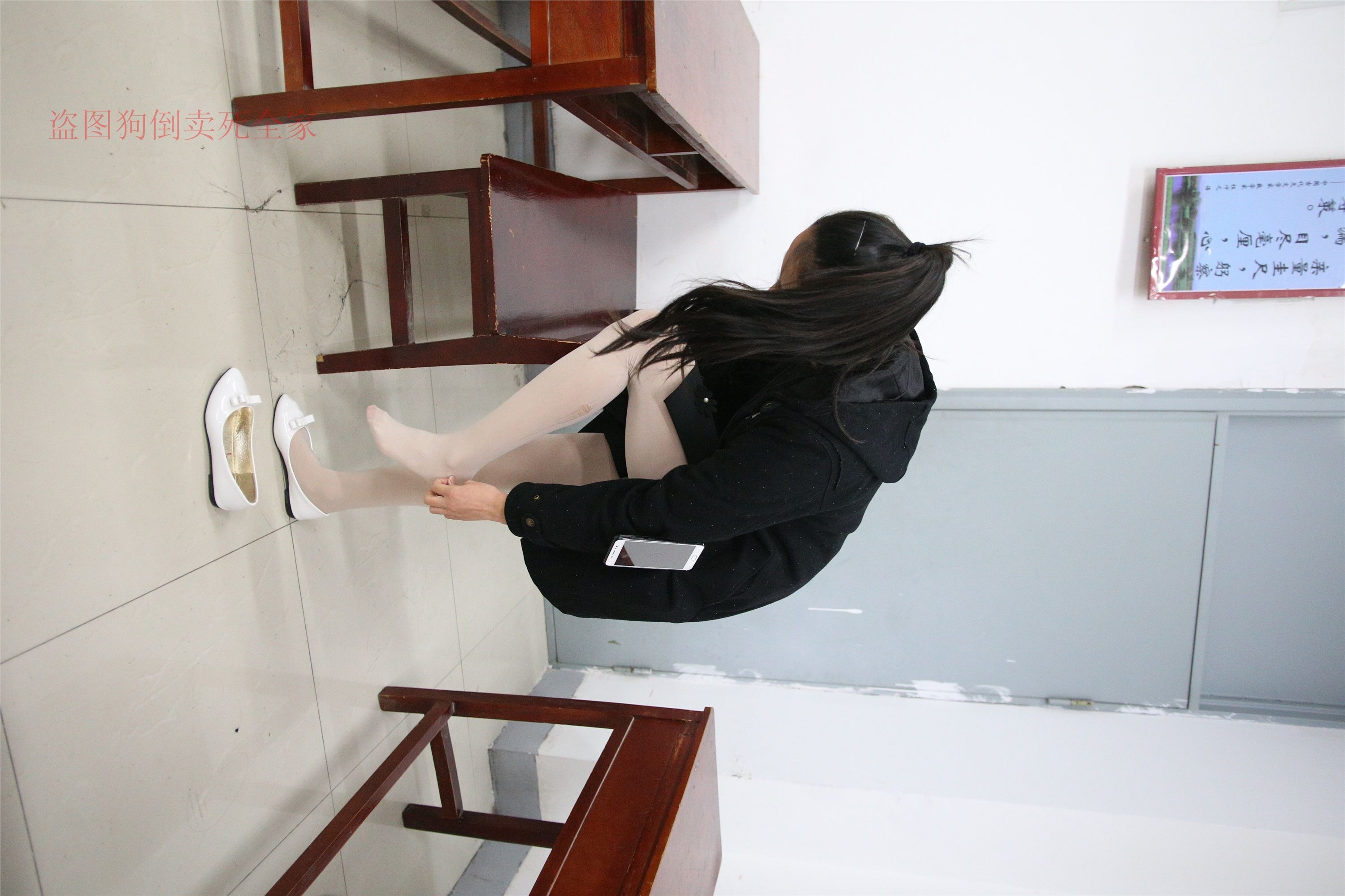 大西瓜美女图片 Z4-4 教室电梯白袜 336p1