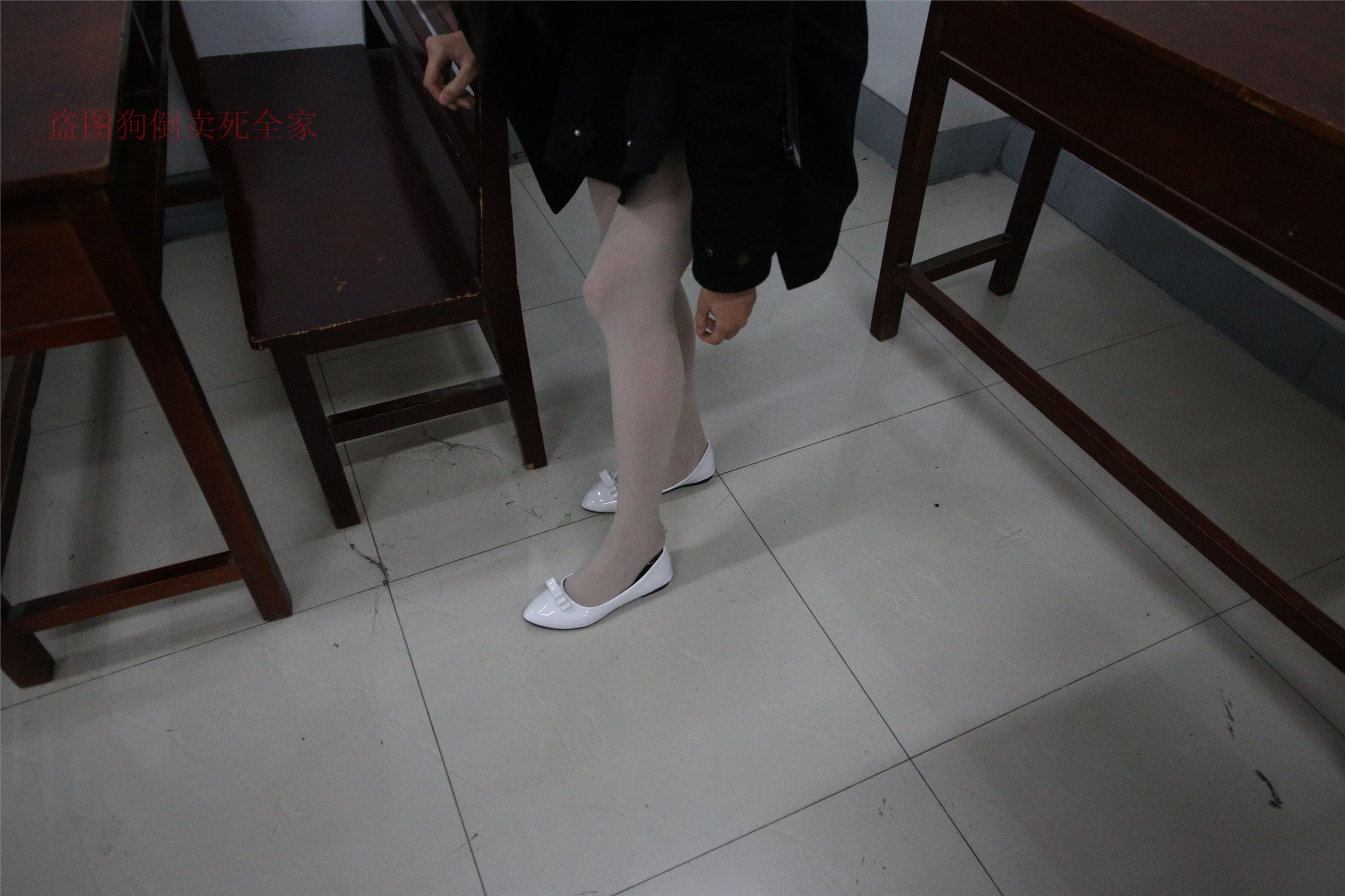 大西瓜美女图片 Z4-4 教室电梯白袜 336p1