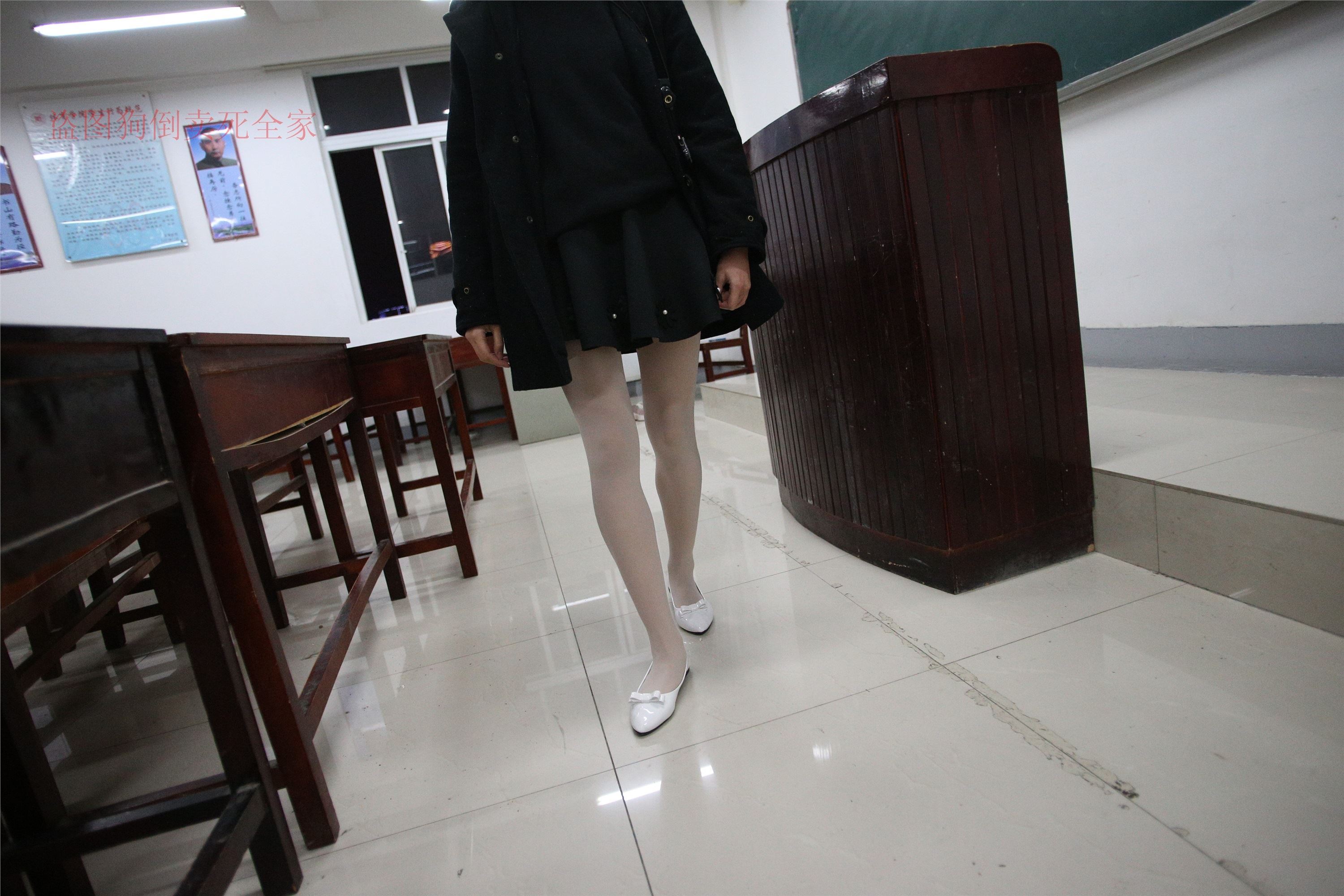 大西瓜美女图片 Z4-4 教室电梯白袜 336p1