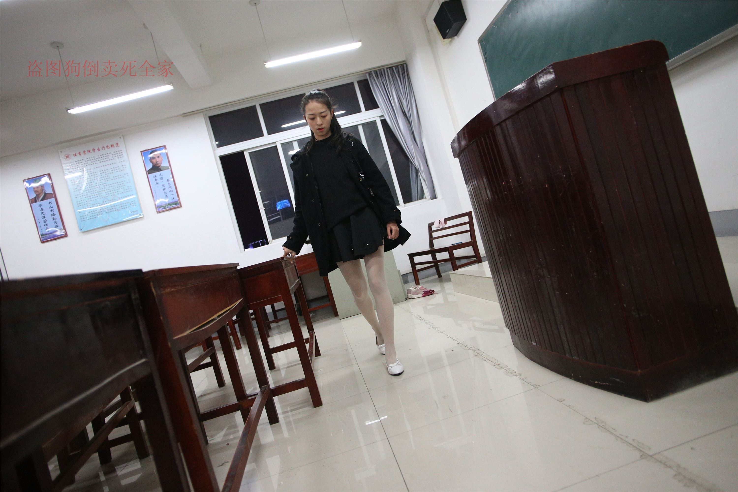 大西瓜美女图片 Z4-4 教室电梯白袜 336p1