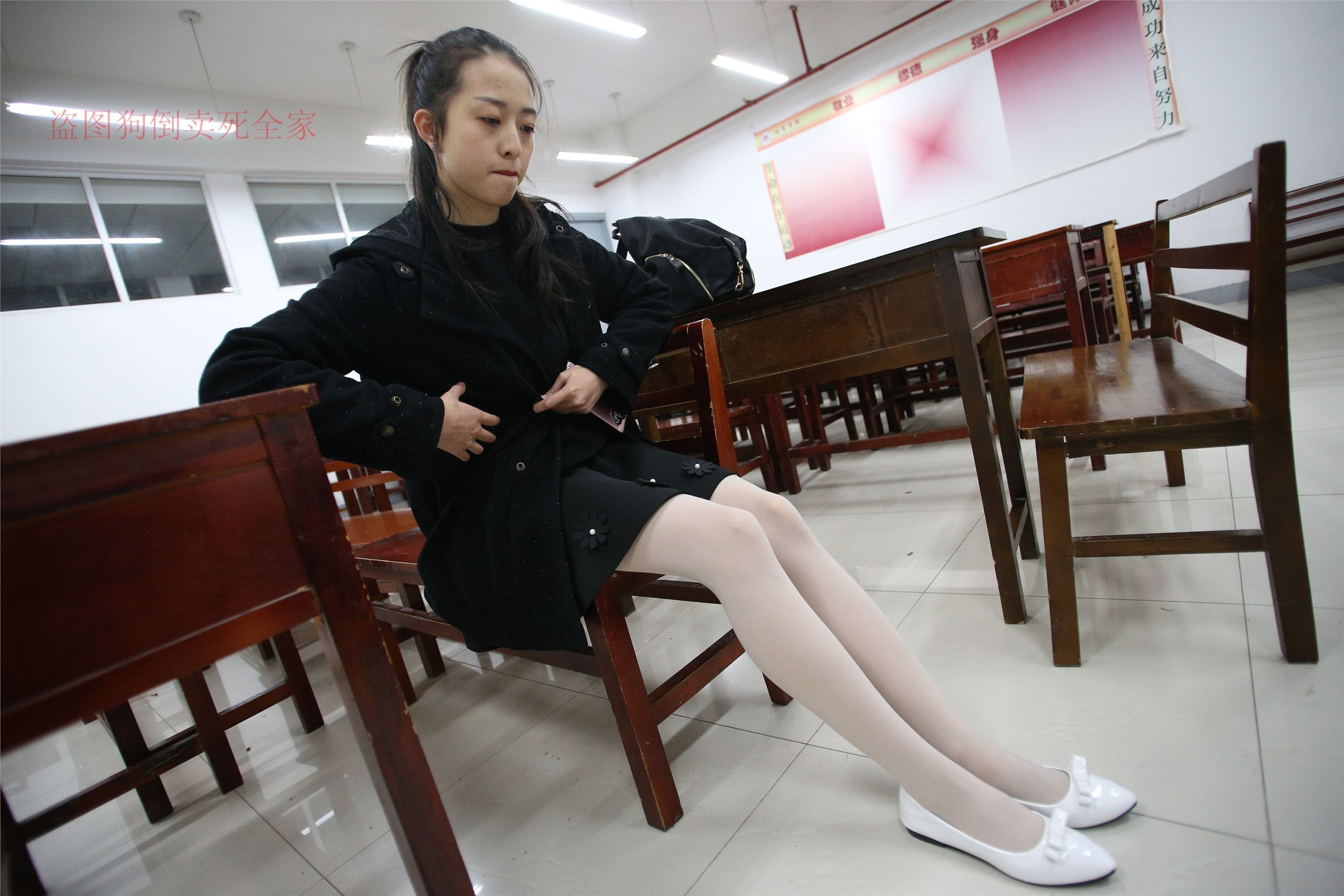 大西瓜美女图片 Z4-4 教室电梯白袜 336p2