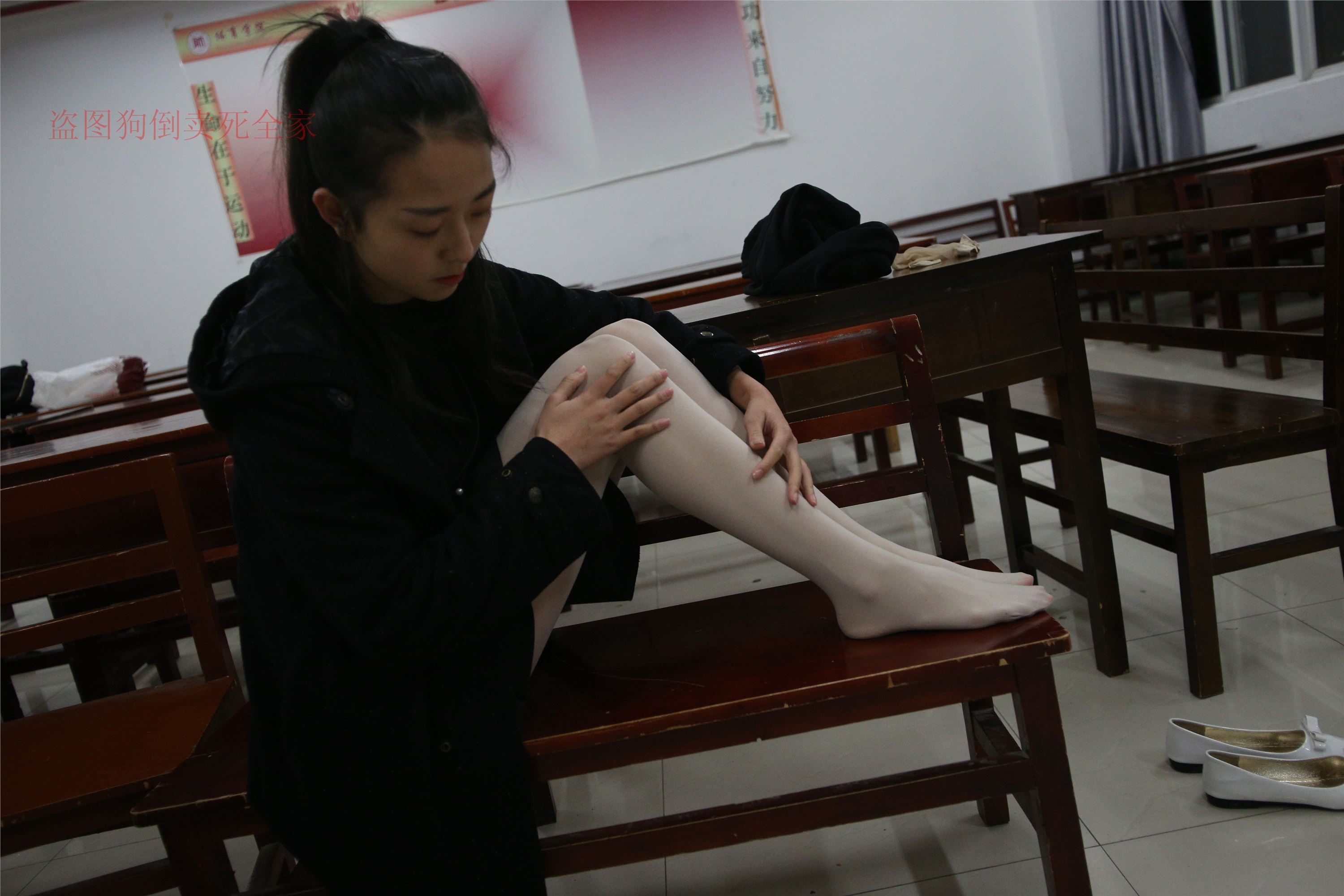 大西瓜美女图片 Z4-4 教室电梯白袜 336p2