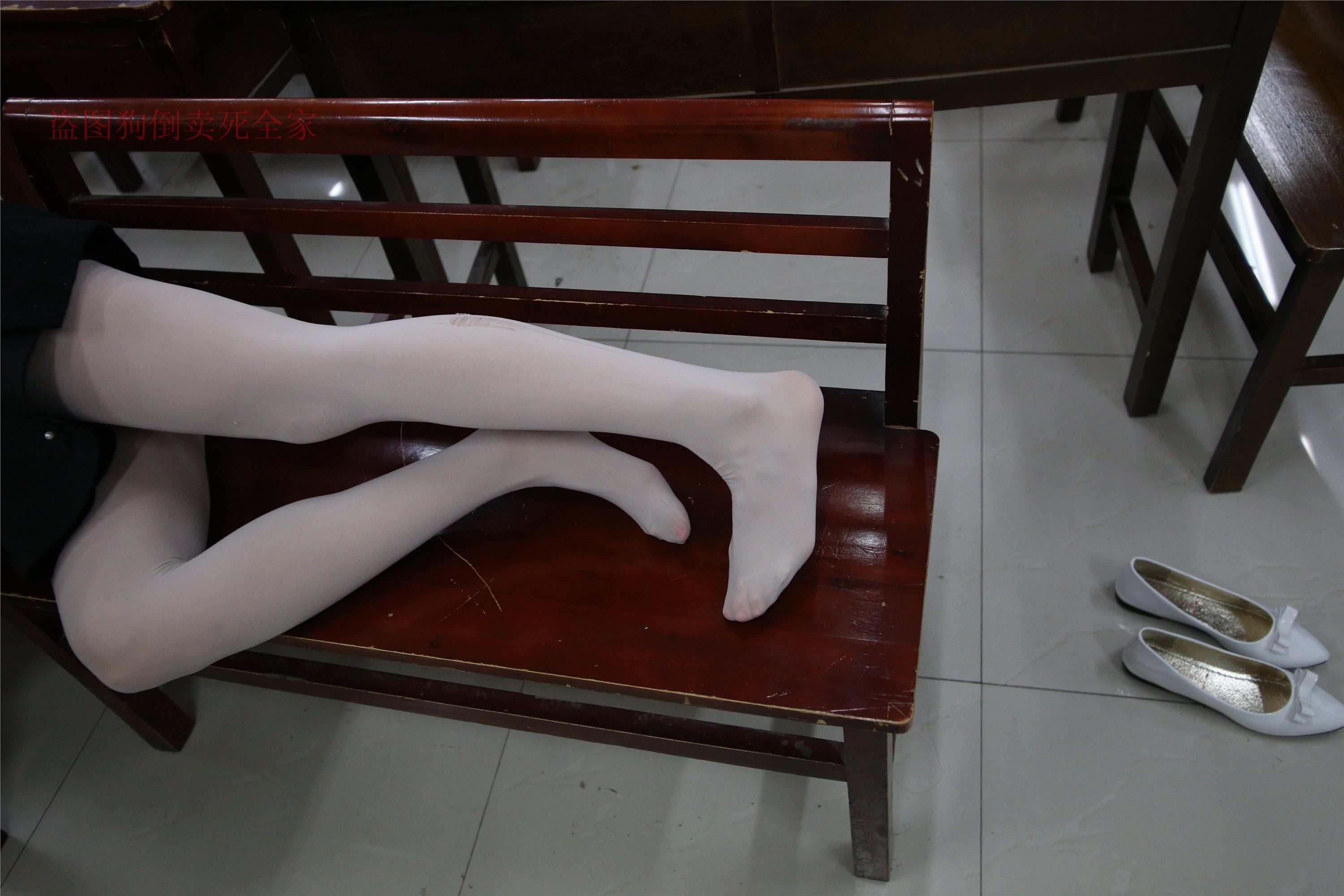 大西瓜美女图片 Z4-4 教室电梯白袜 336p2