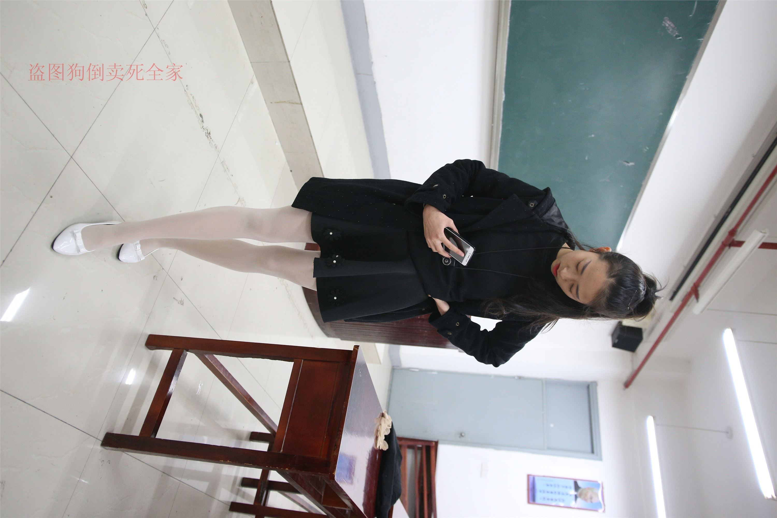 大西瓜美女图片 Z4-4 教室电梯白袜 336p2