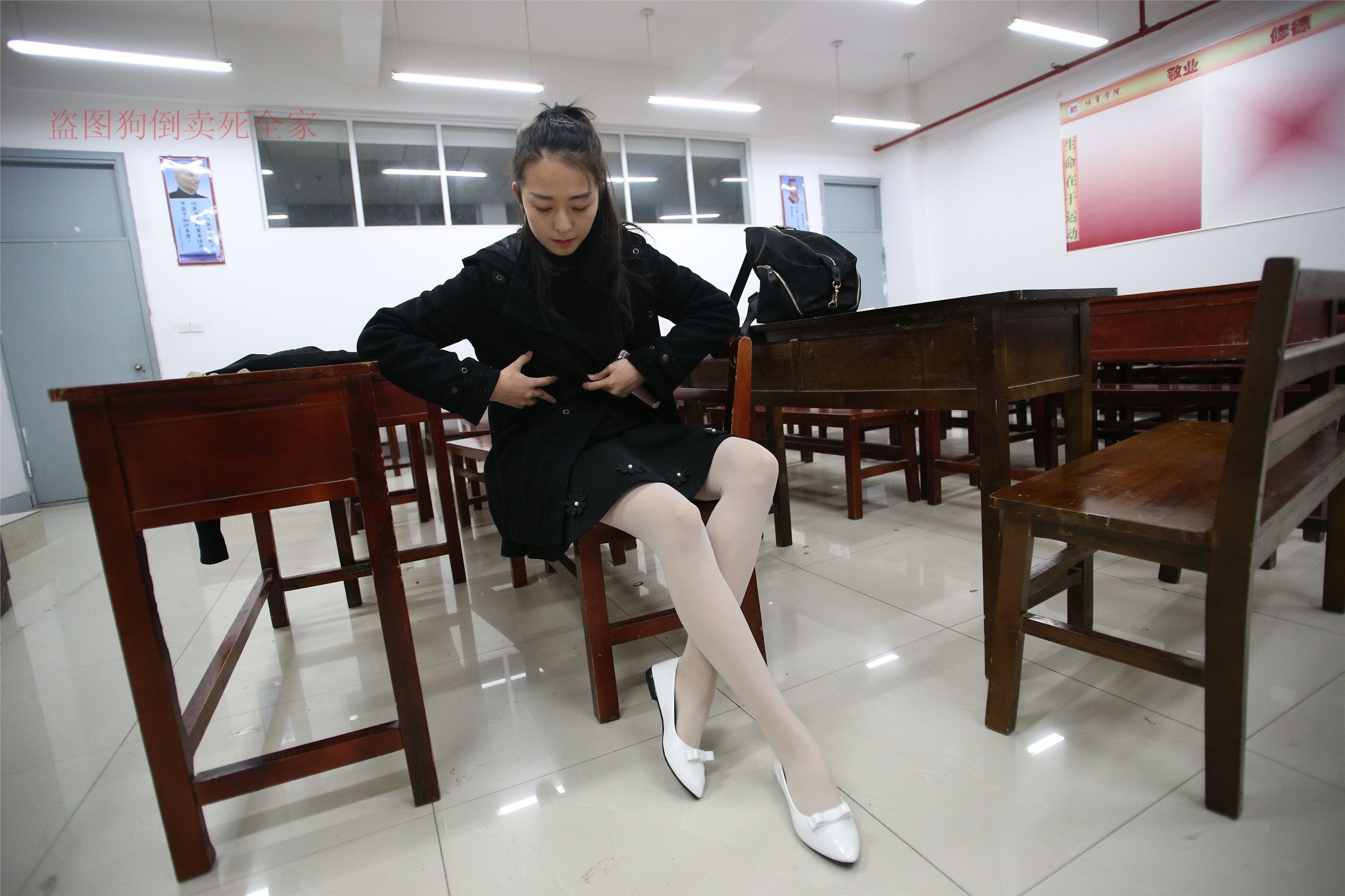 大西瓜美女图片 Z4-4 教室电梯白袜 336p2