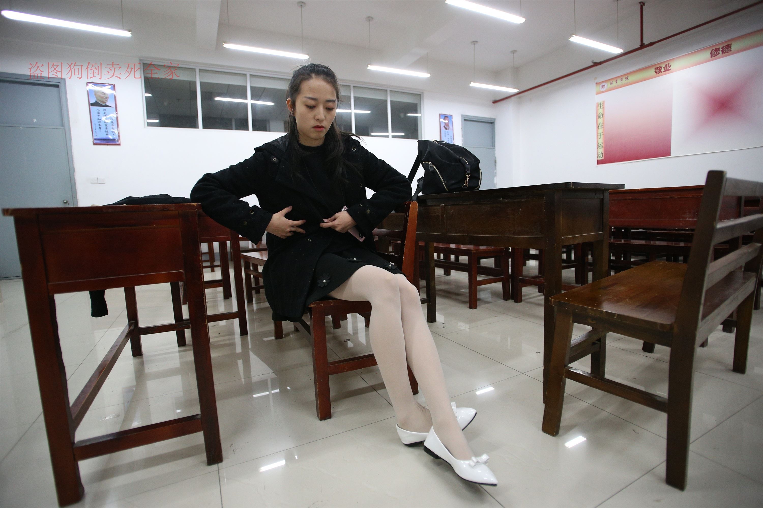 大西瓜美女图片 Z4-4 教室电梯白袜 336p2