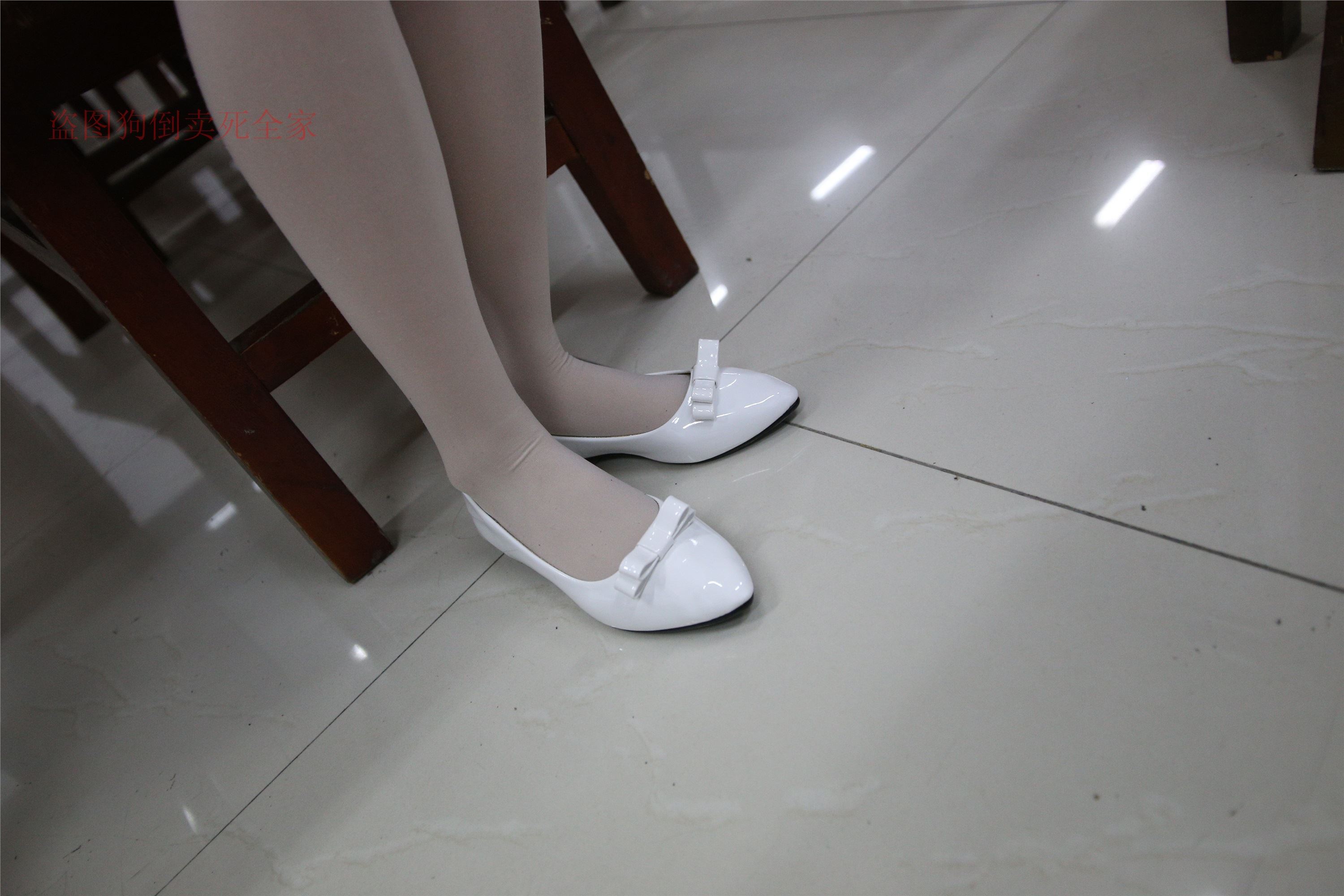 大西瓜美女图片 Z4-4 教室电梯白袜 336p3