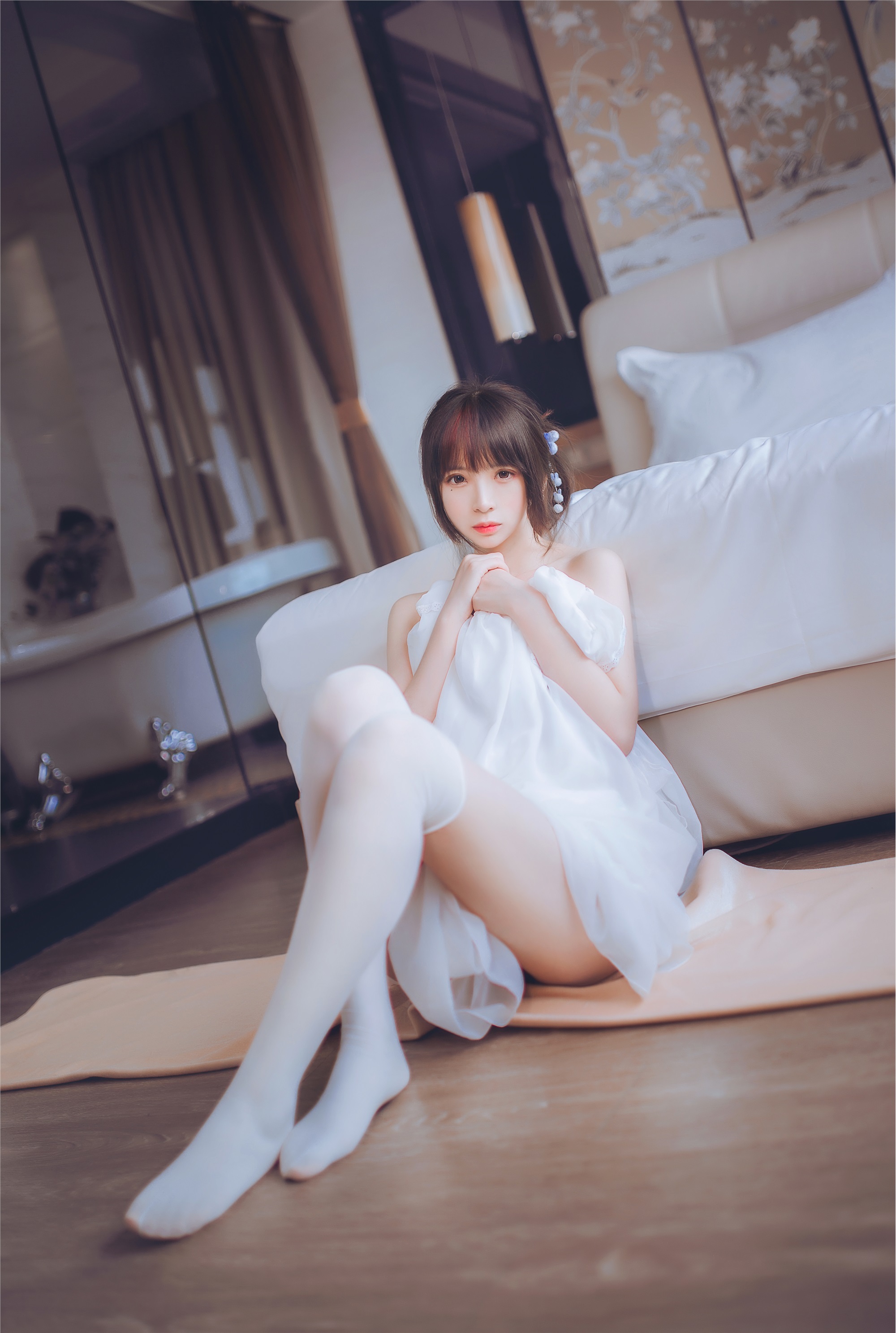 疯猫ss高清版 – 白色睡衣