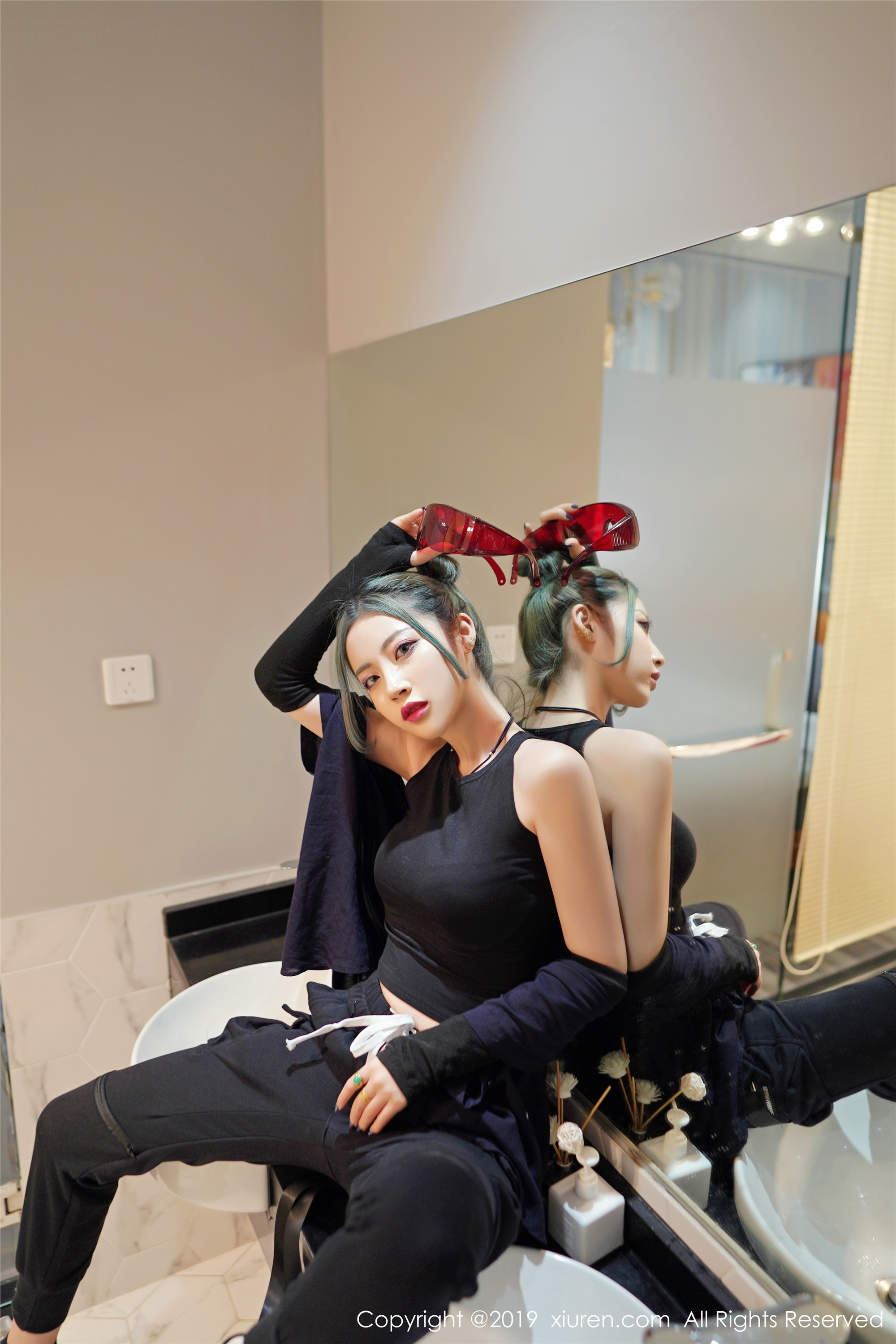 秀人网XIUREN写真 No.1550 拥有清秀的容颜与曼妙的身材 贾诗晗