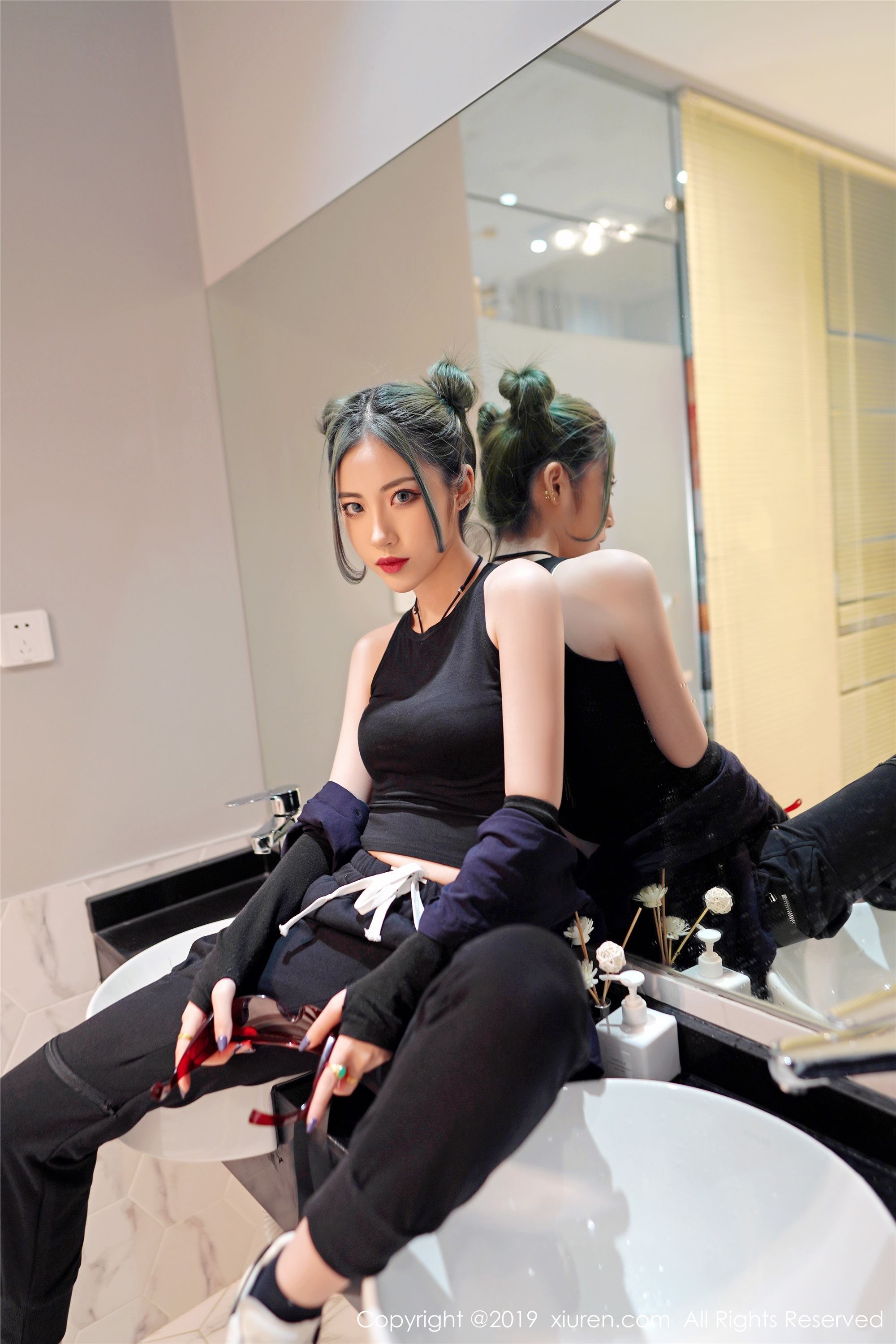 秀人网XIUREN写真 No.1550 拥有清秀的容颜与曼妙的身材 贾诗晗