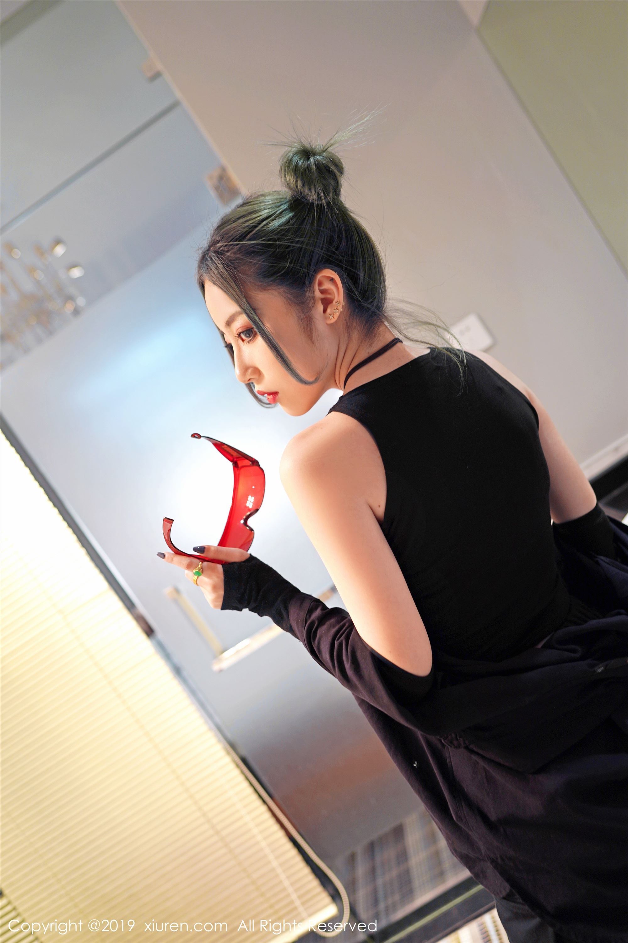 秀人网XIUREN写真 No.1550 拥有清秀的容颜与曼妙的身材 贾诗晗