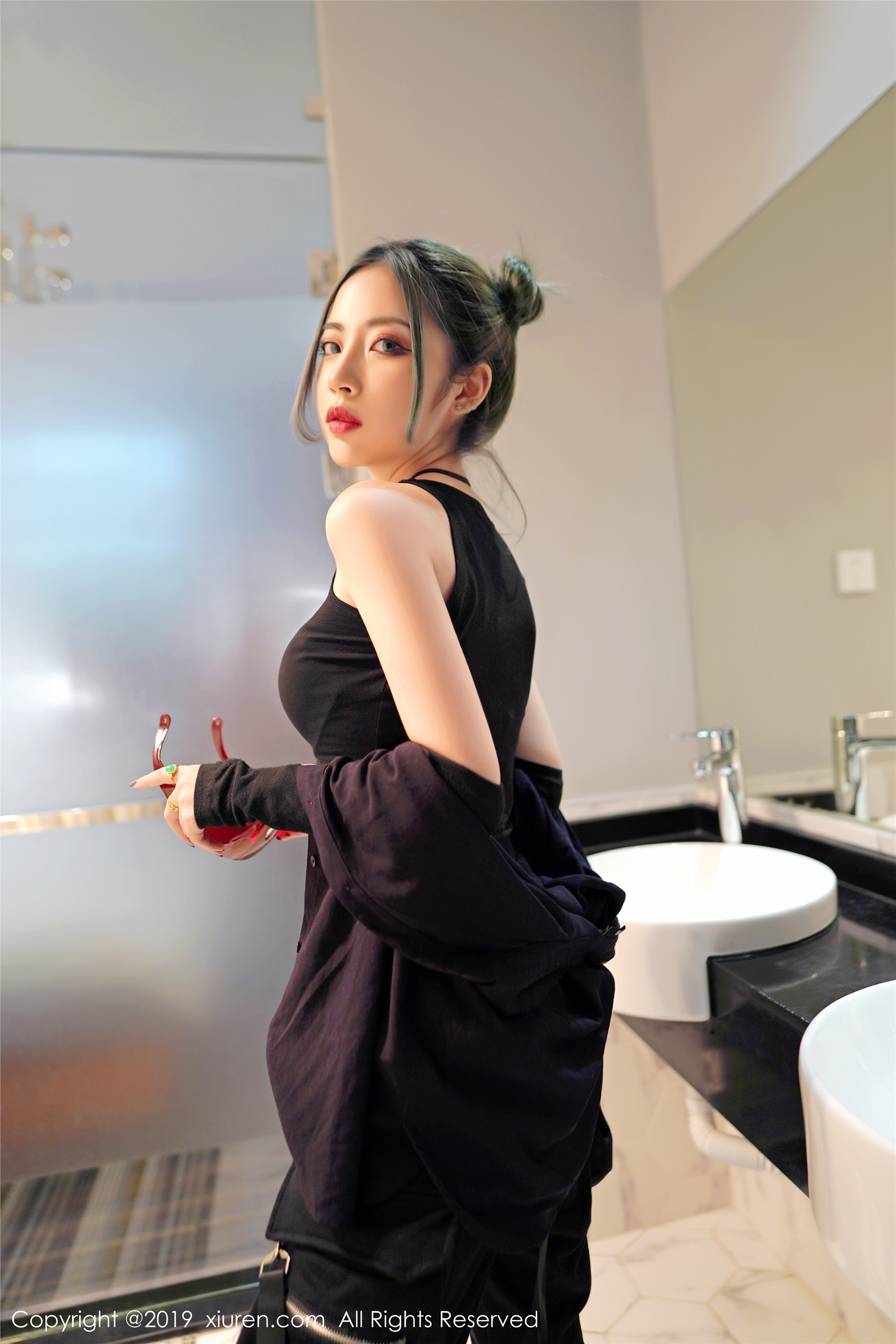 秀人网XIUREN写真 No.1550 拥有清秀的容颜与曼妙的身材 贾诗晗