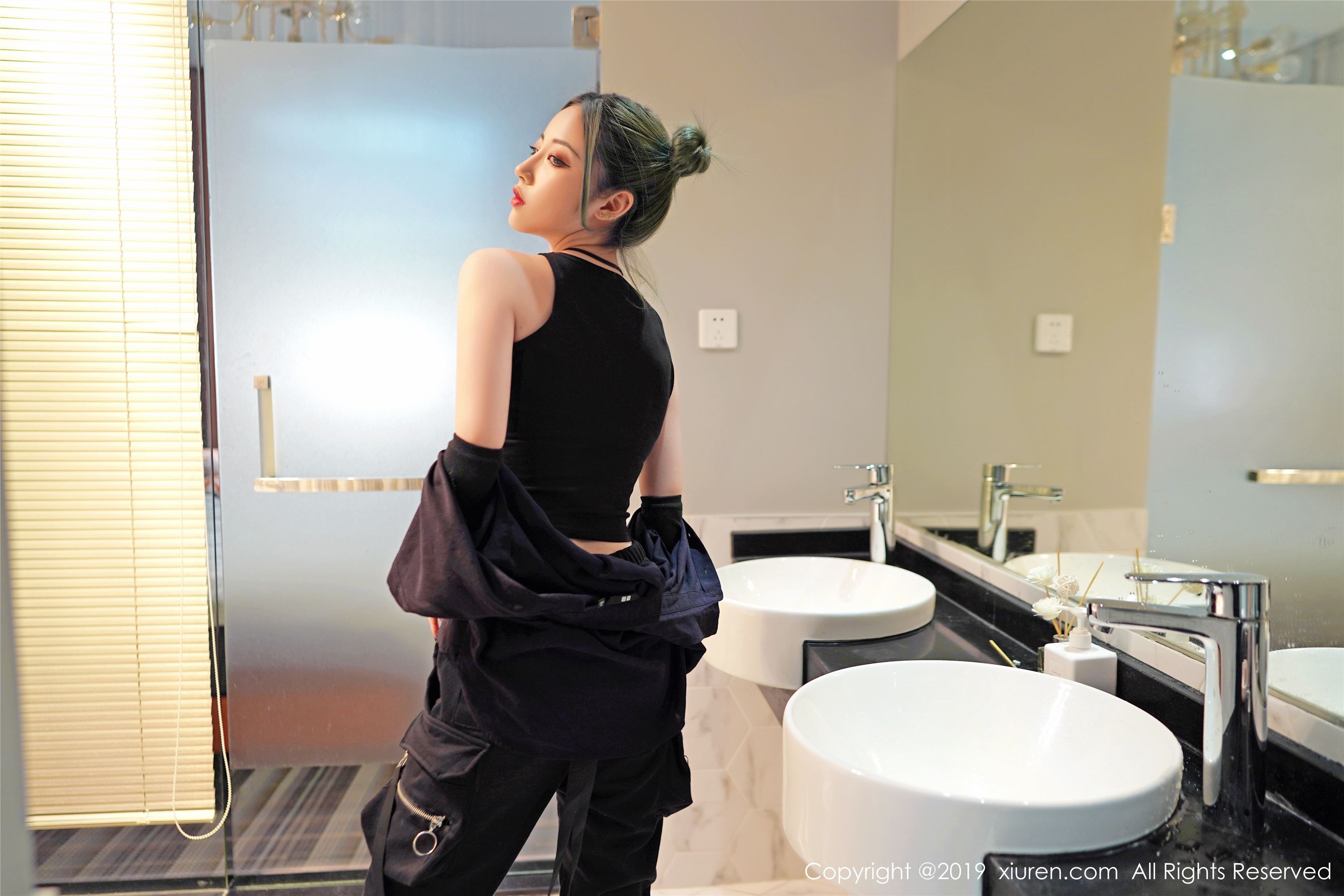 秀人网XIUREN写真 No.1550 拥有清秀的容颜与曼妙的身材 贾诗晗