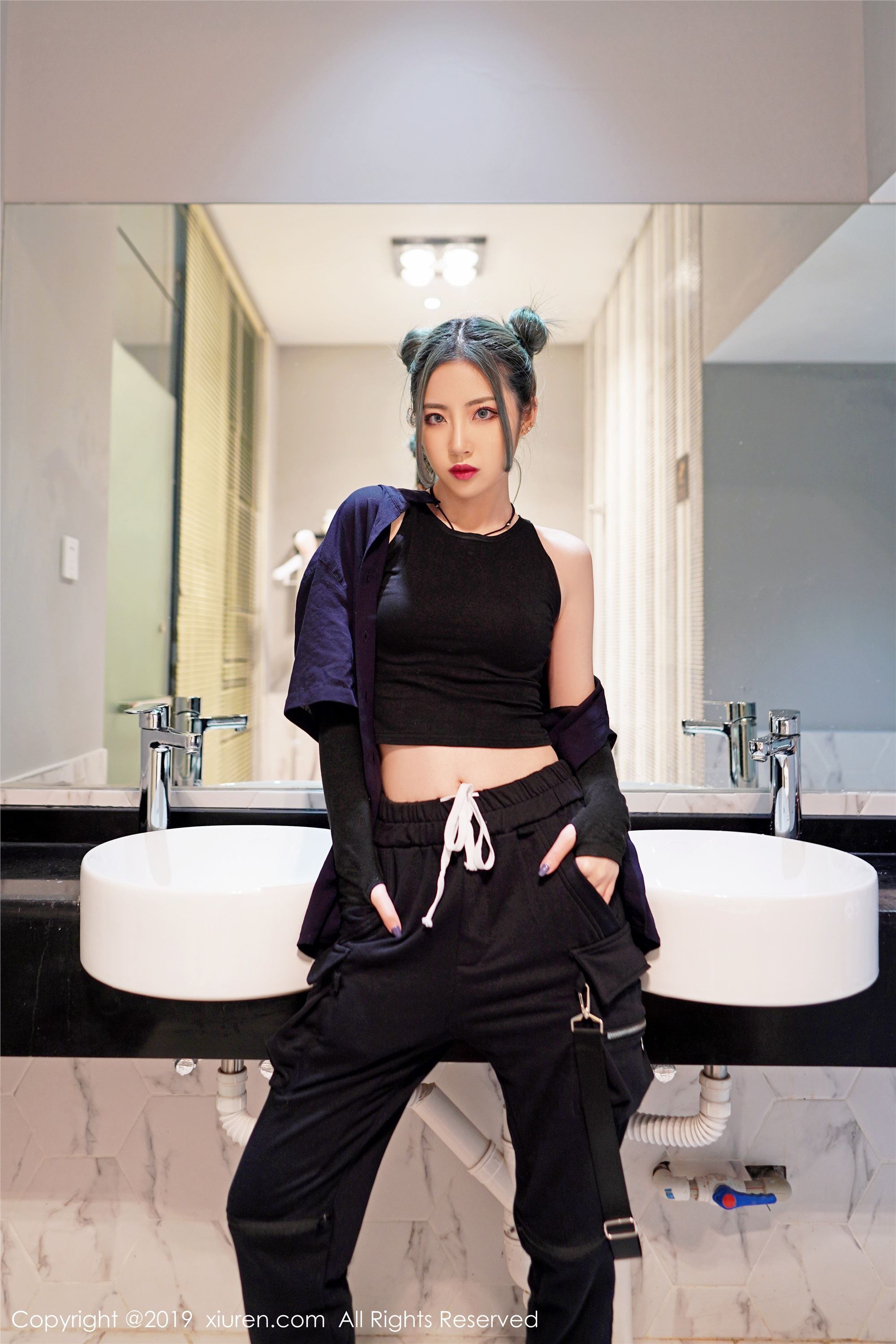 秀人网XIUREN写真 No.1550 拥有清秀的容颜与曼妙的身材 贾诗晗