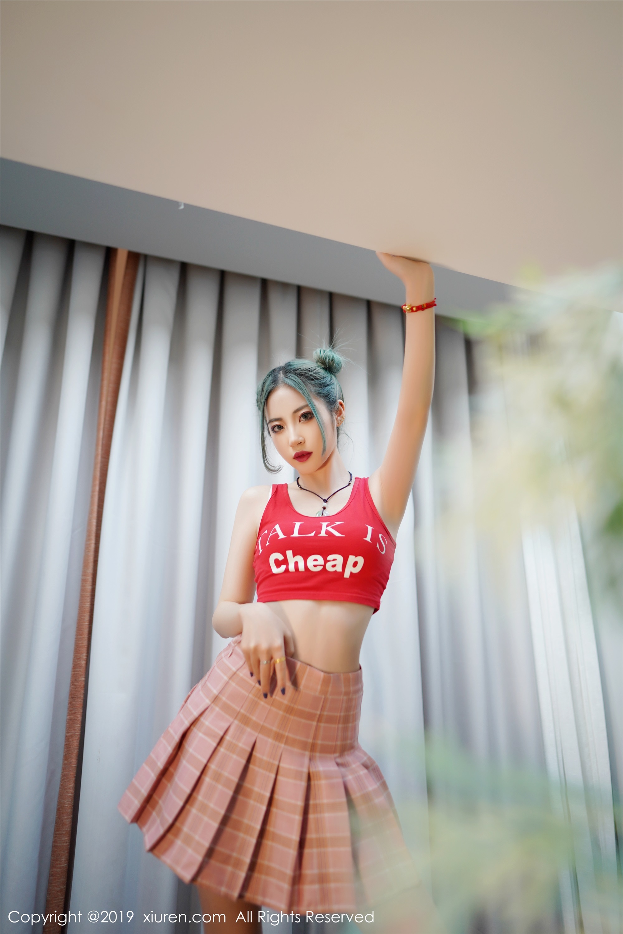 秀人网XIUREN写真 No.1550 拥有清秀的容颜与曼妙的身材 贾诗晗