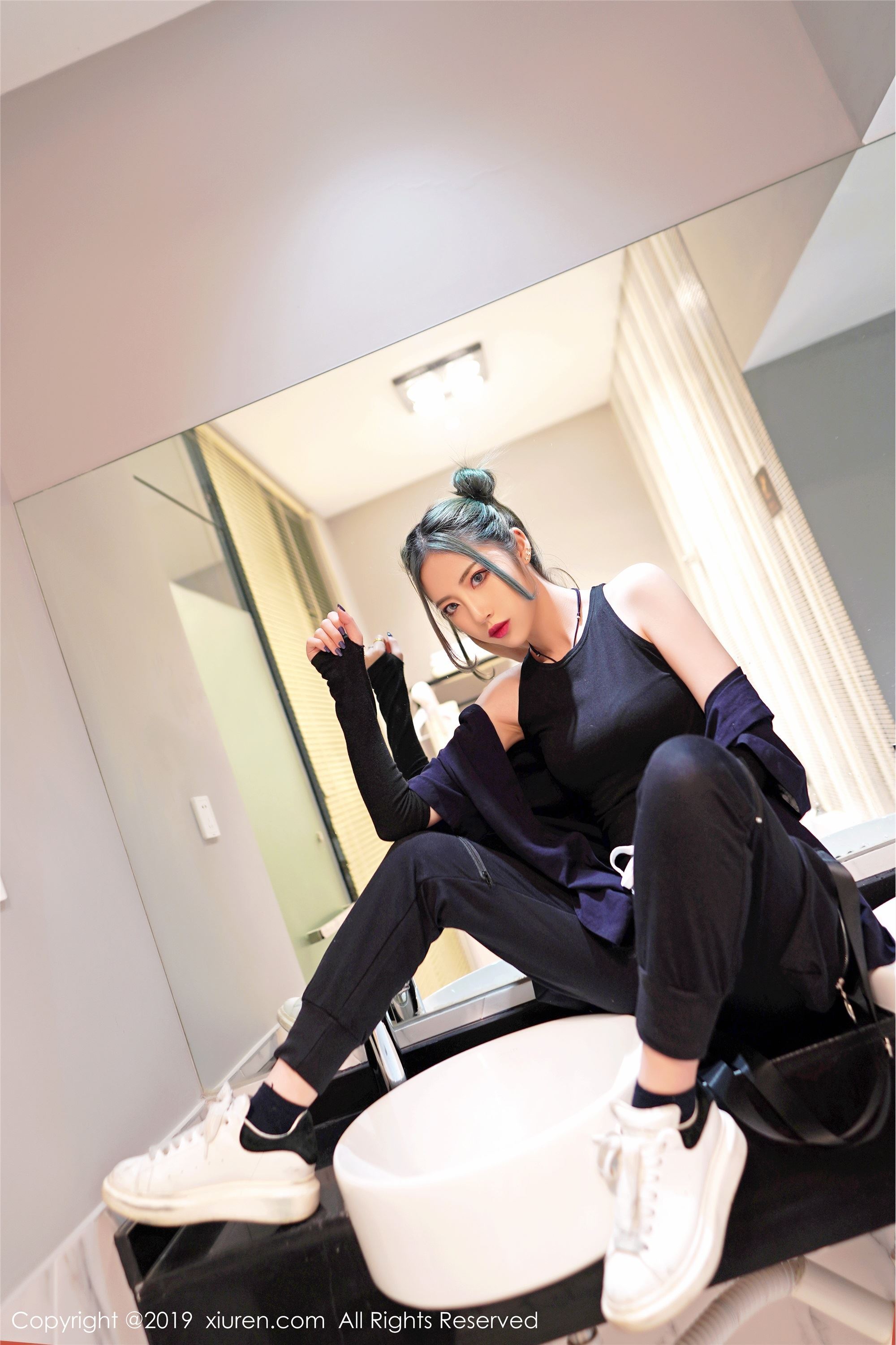 秀人网XIUREN写真 No.1550 拥有清秀的容颜与曼妙的身材 贾诗晗