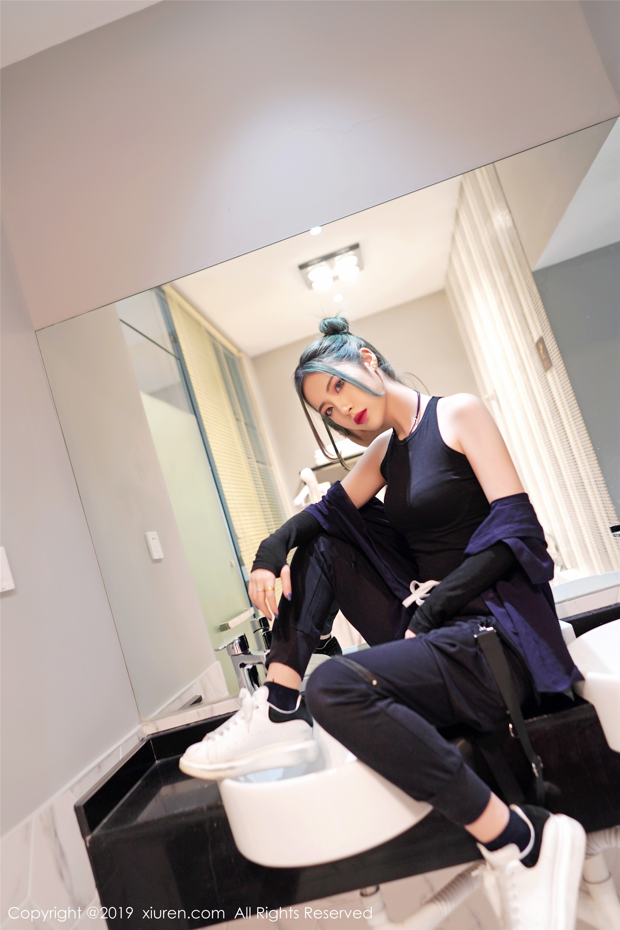 秀人网XIUREN写真 No.1550 拥有清秀的容颜与曼妙的身材 贾诗晗