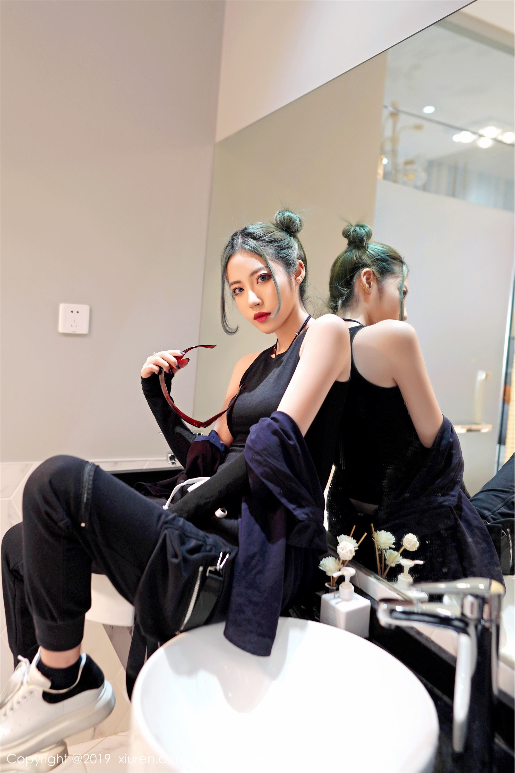 秀人网XIUREN写真 No.1550 拥有清秀的容颜与曼妙的身材 贾诗晗