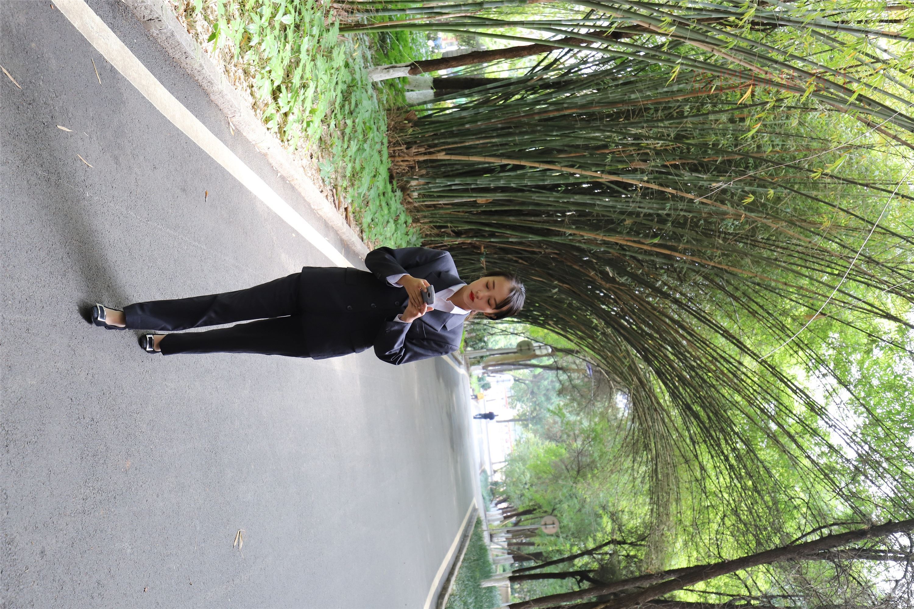 大西瓜美女图片 Z5-1 制服短si 435p1