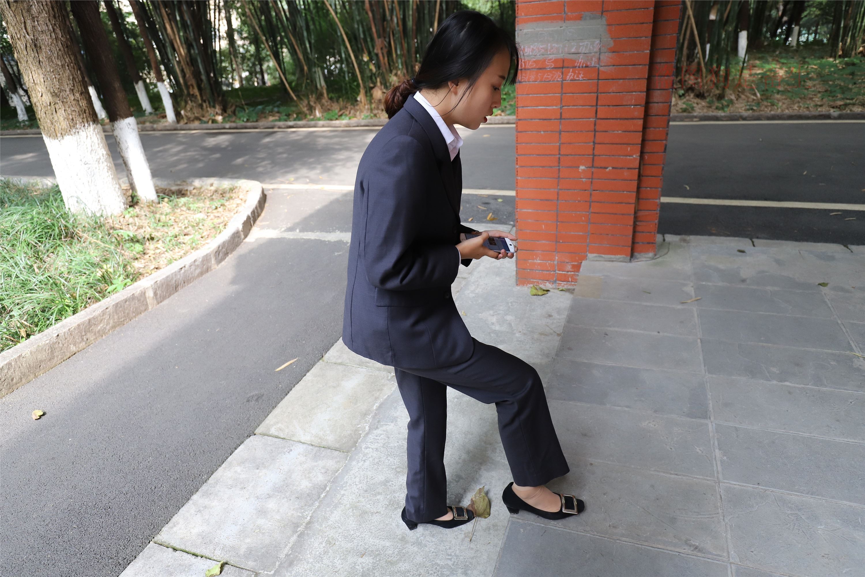 大西瓜美女图片 Z5-1 制服短si 435p2