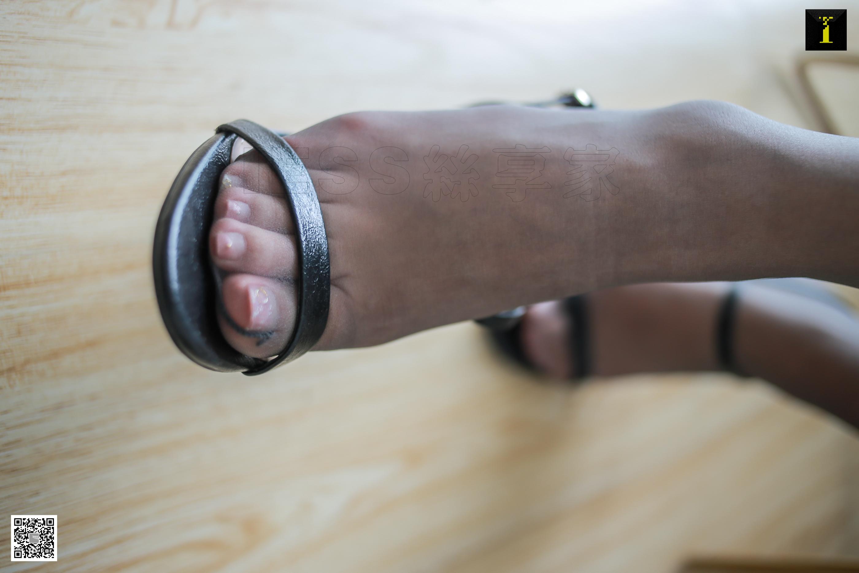 IESS异思趣向 2019.10.16 丝享家593：小衫 – 乘务员的午后