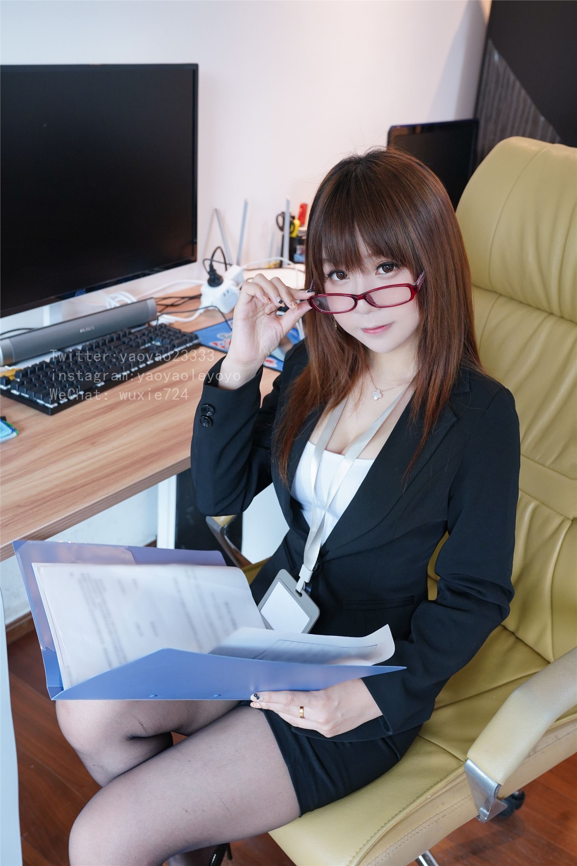 软妹摇摇乐 — 小秘书 图套+视频