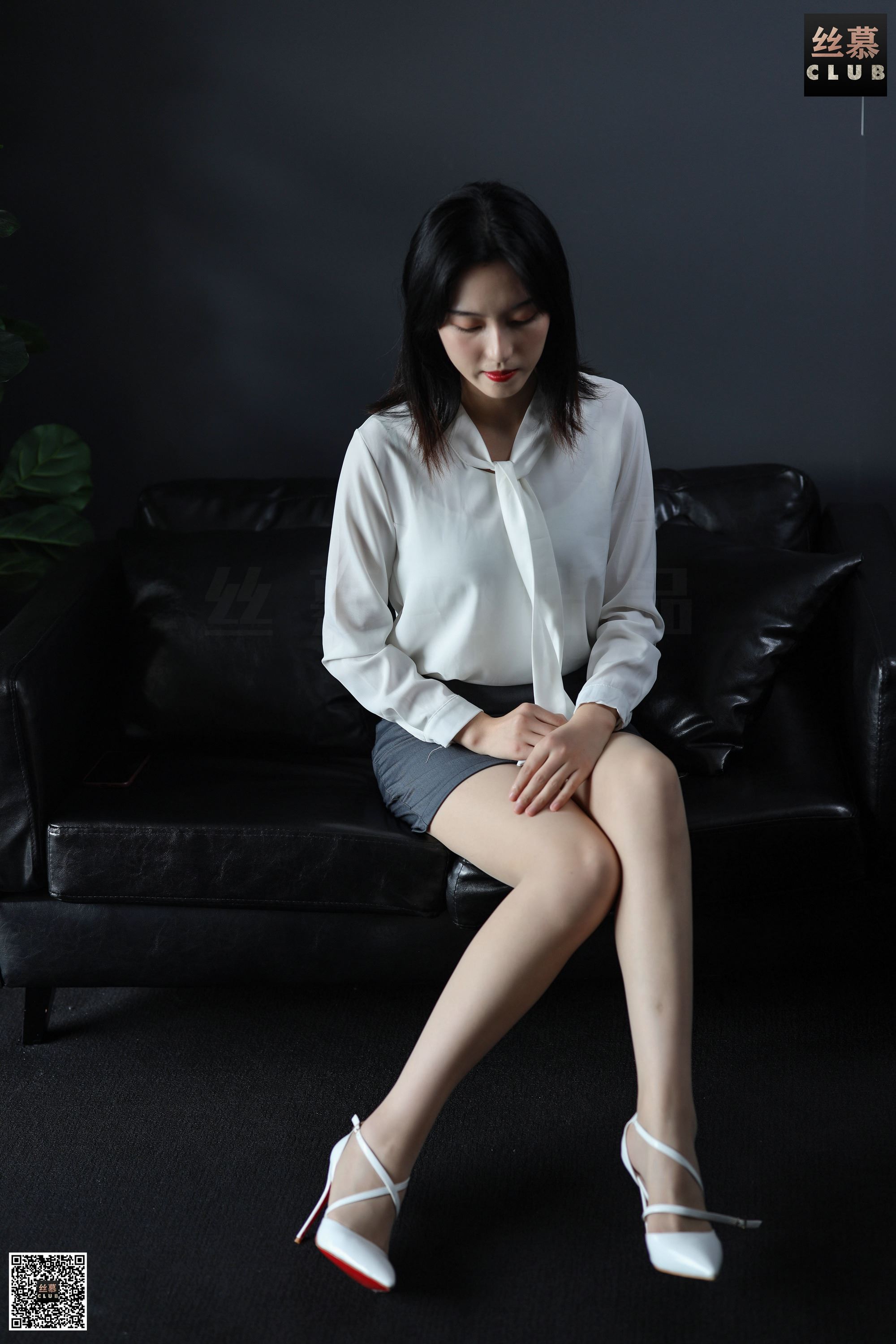 丝慕写真 SM112 新模 – 白色高跟鞋