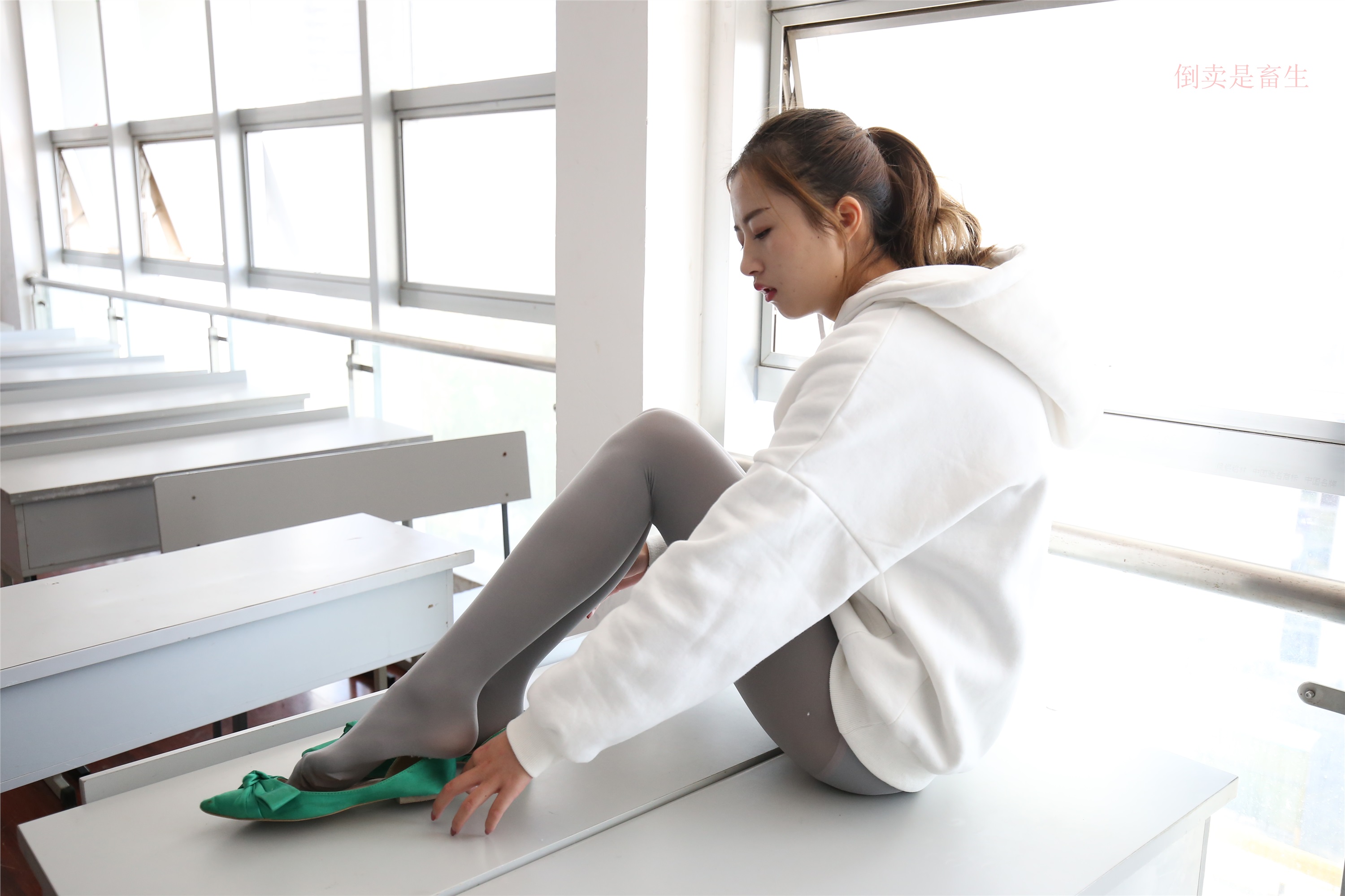 大西瓜美女图片 Z6-2 模特1 灰丝热705P3