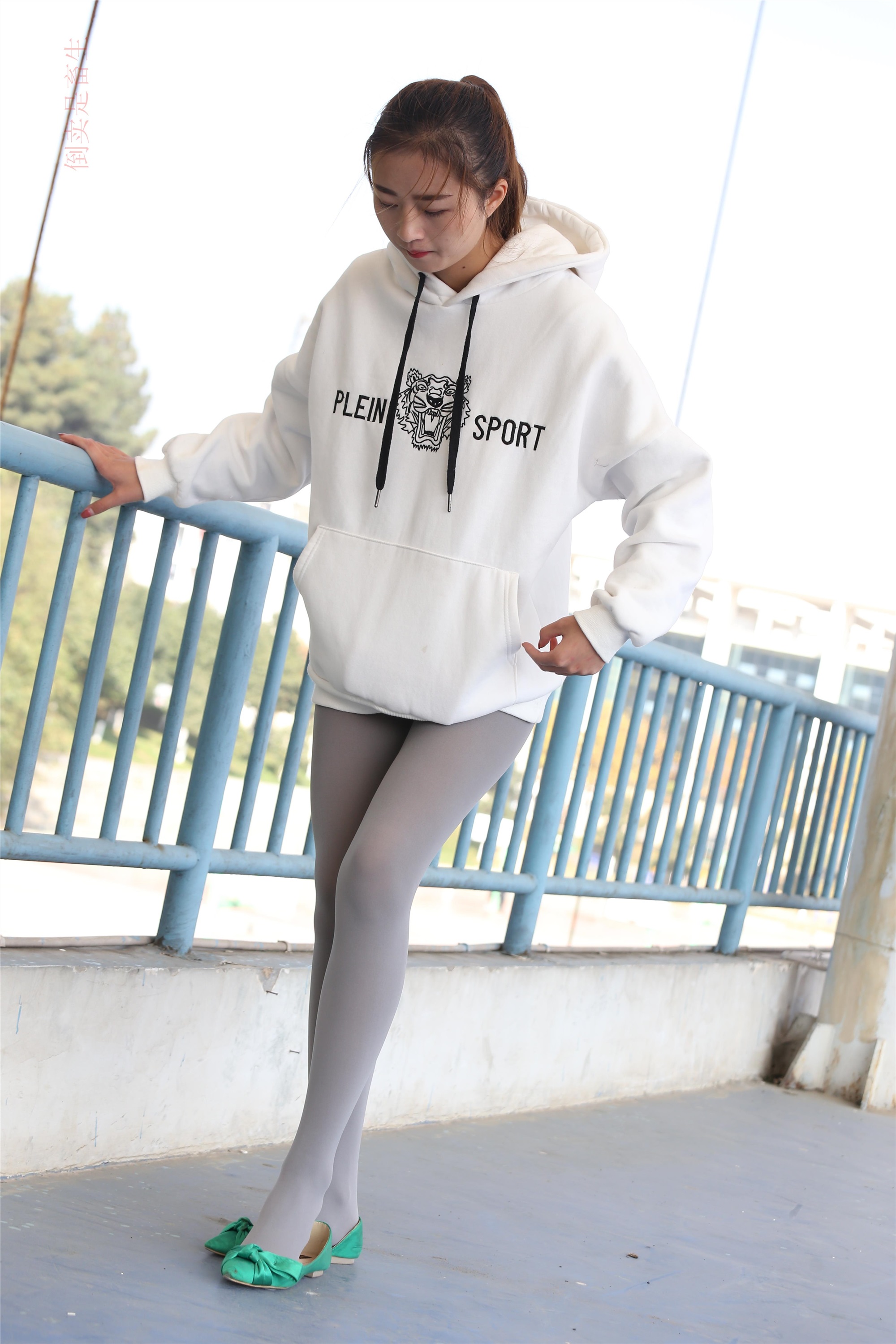 大西瓜美女图片 Z6-2 模特1 灰丝热705P3