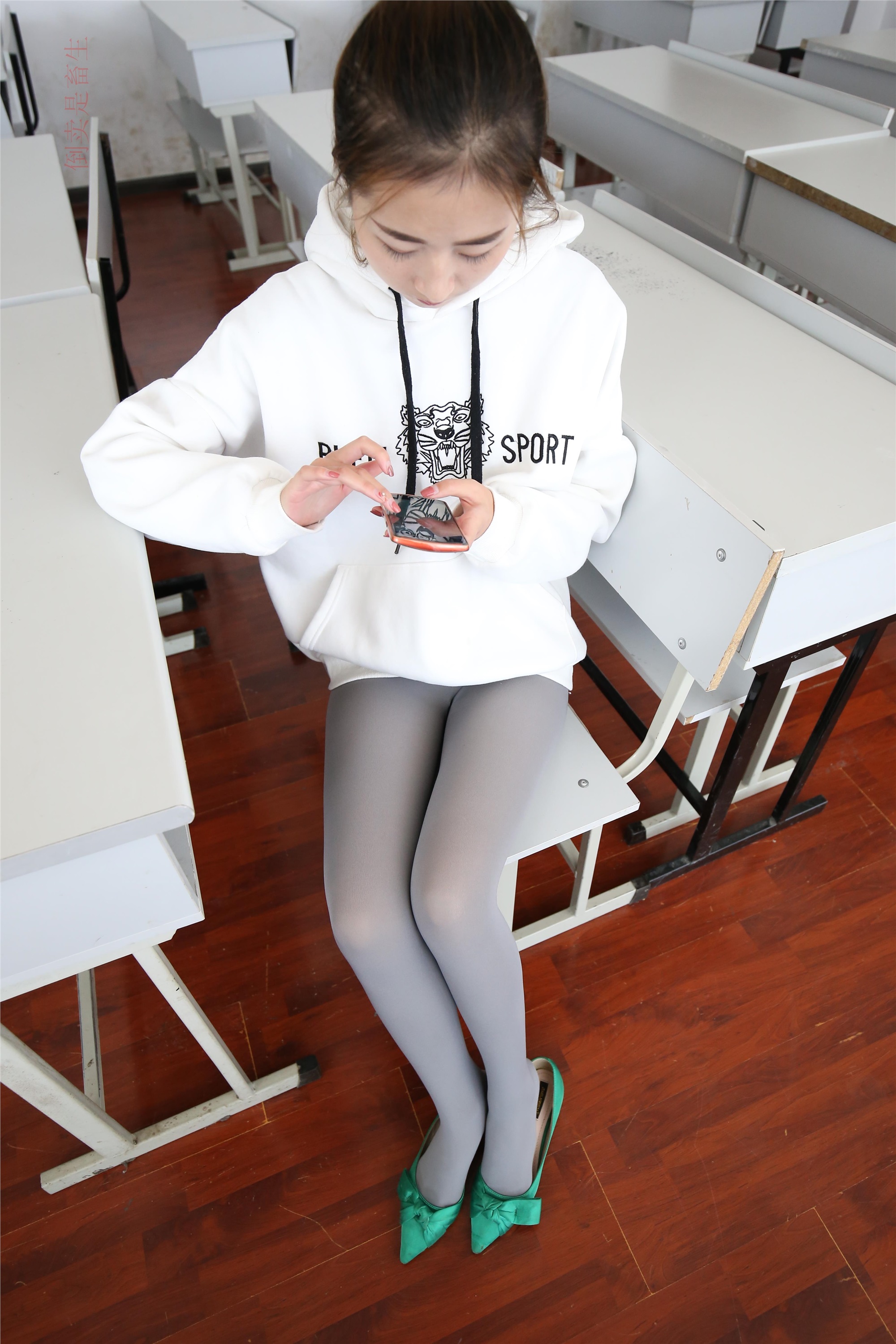 大西瓜美女图片 Z6-2 模特1 灰丝热705P4