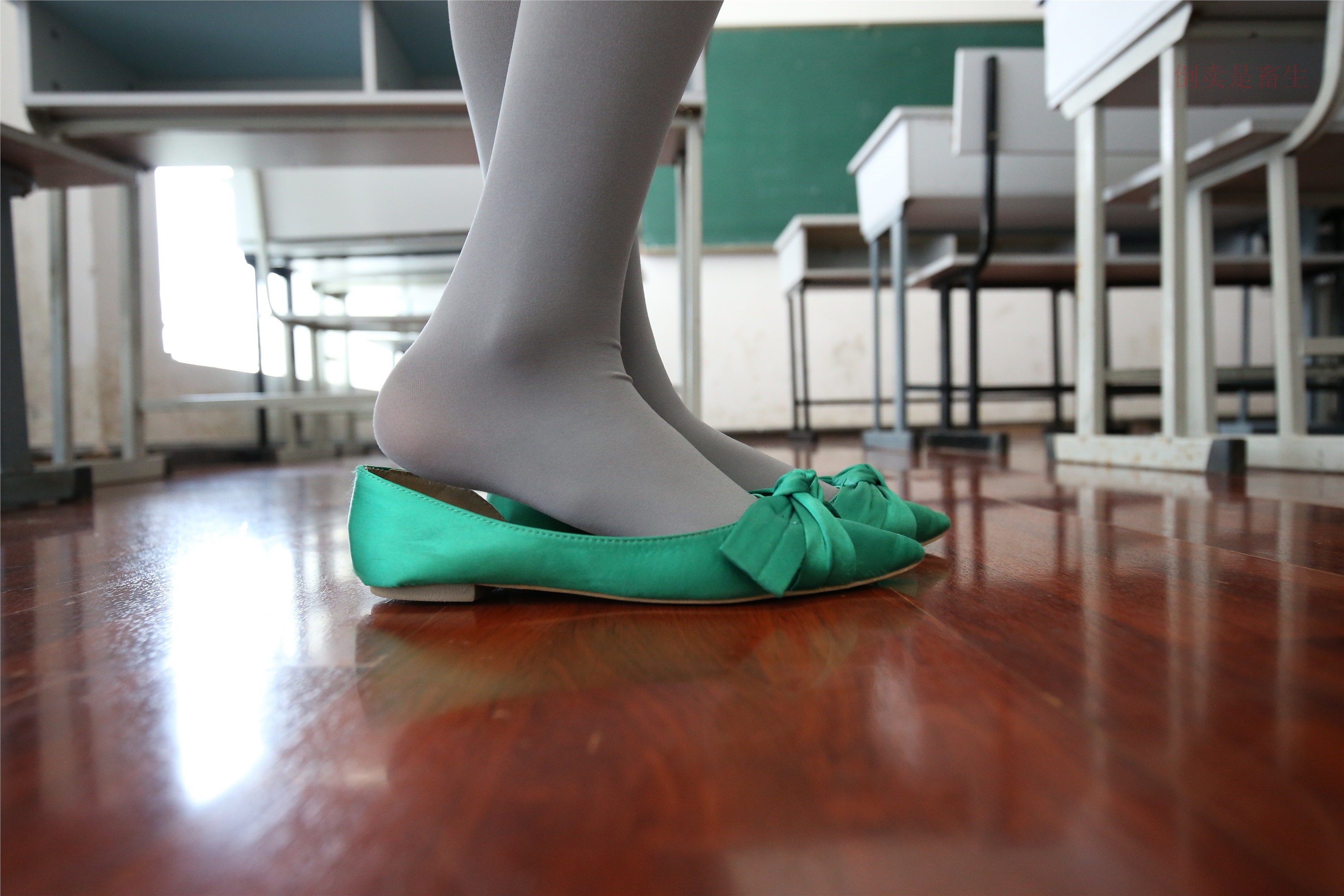 大西瓜美女图片 Z6-2 模特1 灰丝热705P5